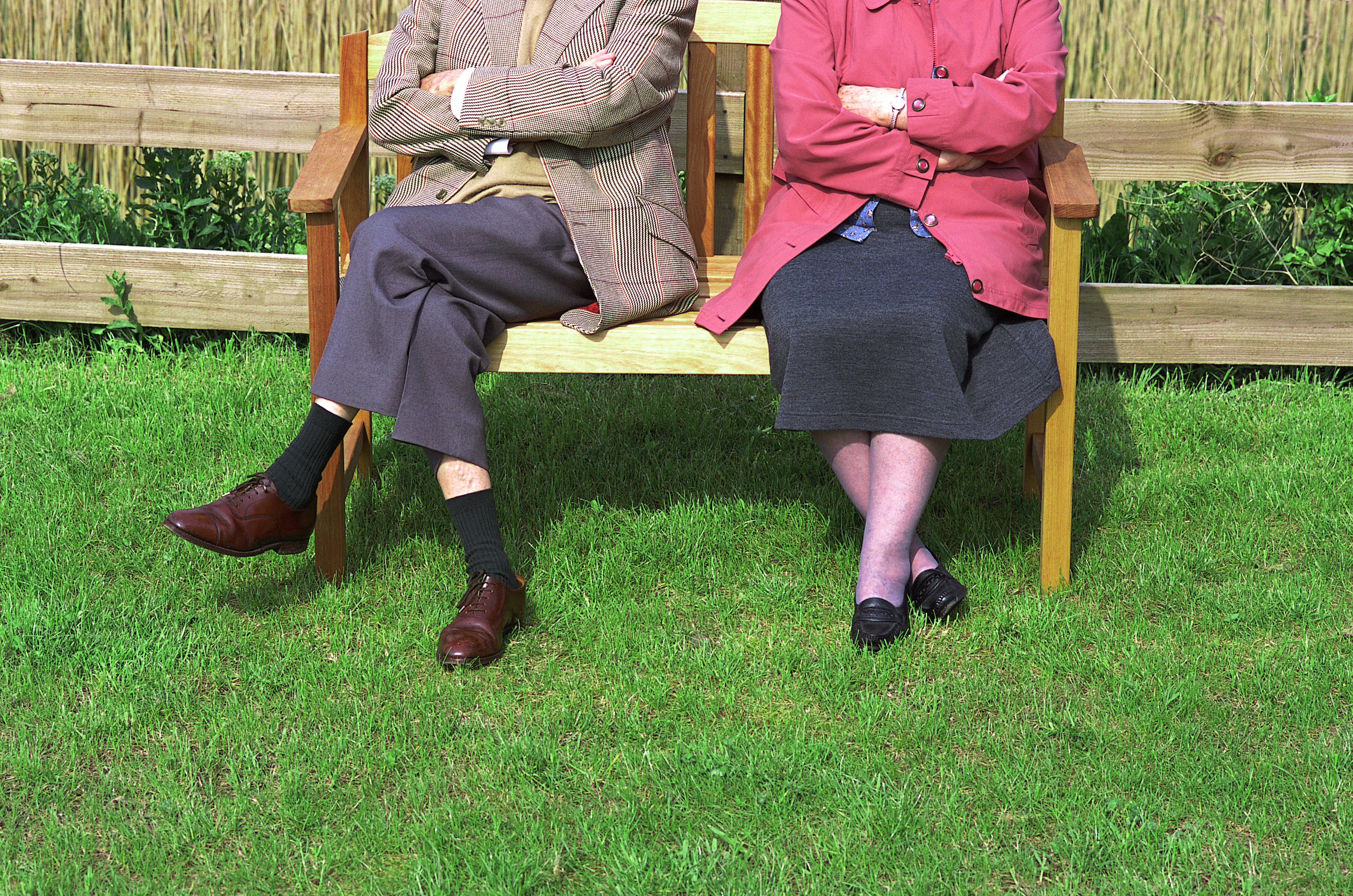 elderly-couple-sitting-bench