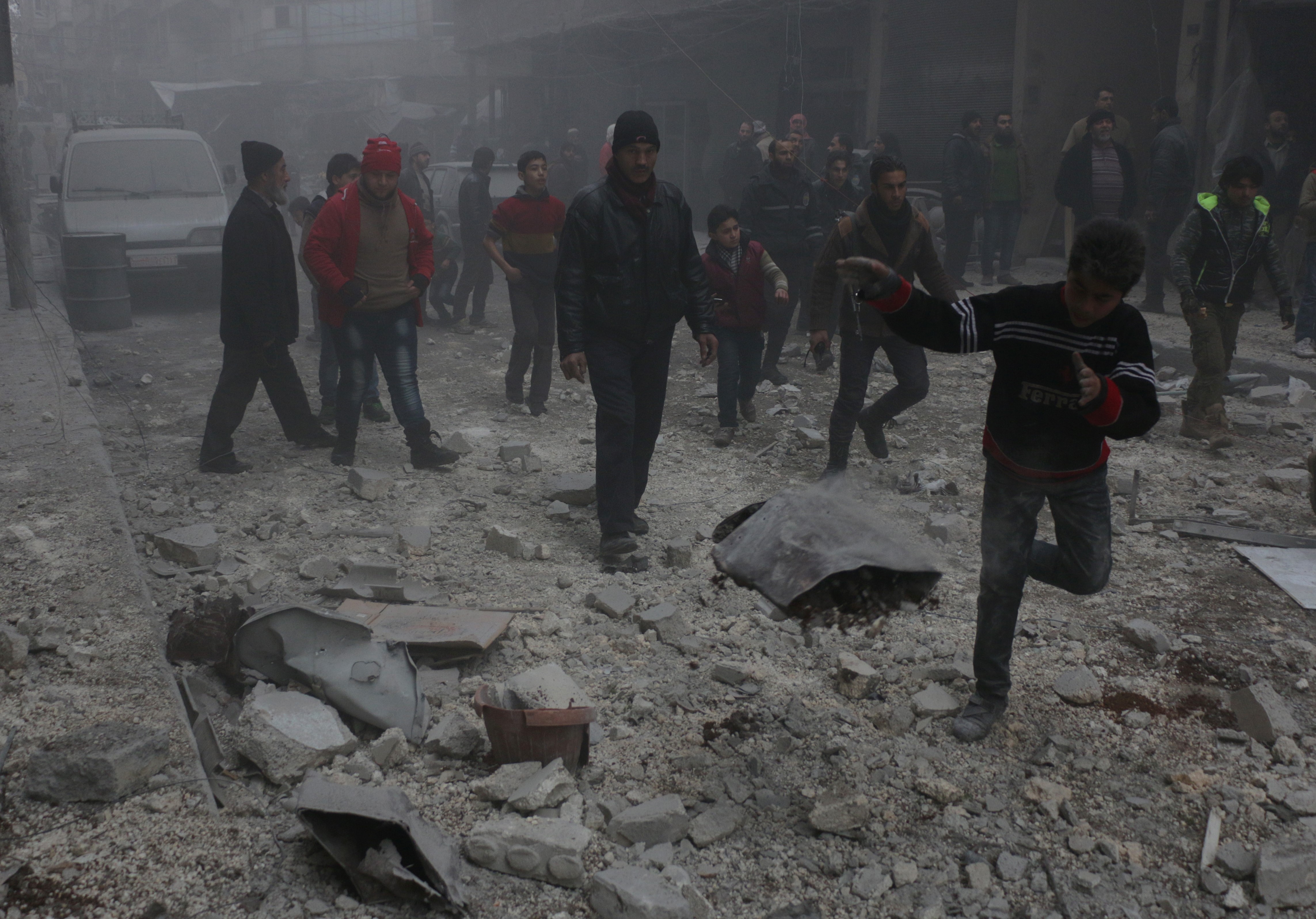 Russian air-strikes hit residential areas in Aleppo