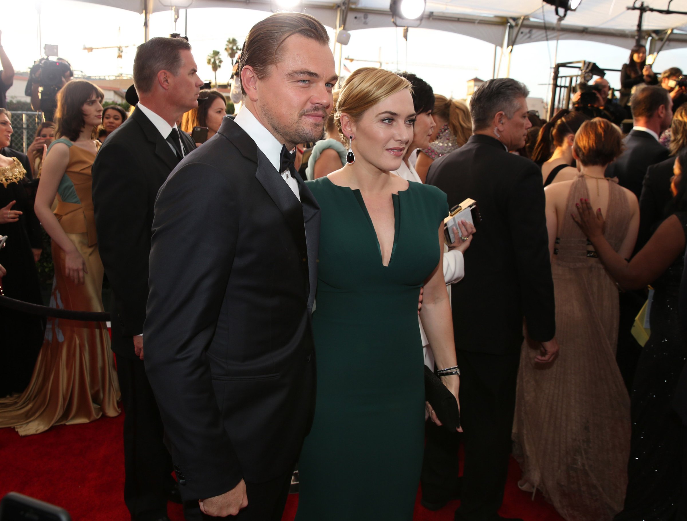 Leonardo DiCaprio and Kate Winslet arrive at the 22nd annual Screen Actors Guild Awards at the Shrine Auditorium & Expo Hall in Los Angeles, Jan. 30, 2016.