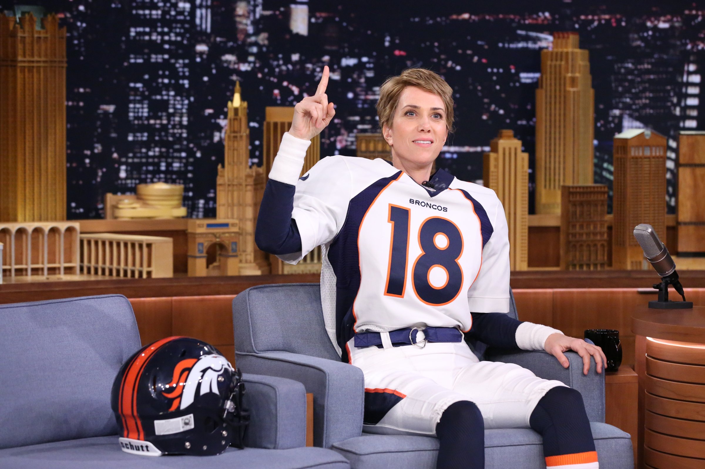 Kristen Wiig dressed as Denver Bronco's quarterback Peyton Manning on 'The Tonight Show' with Jimmy Fallon on Feb. 11, 2016.