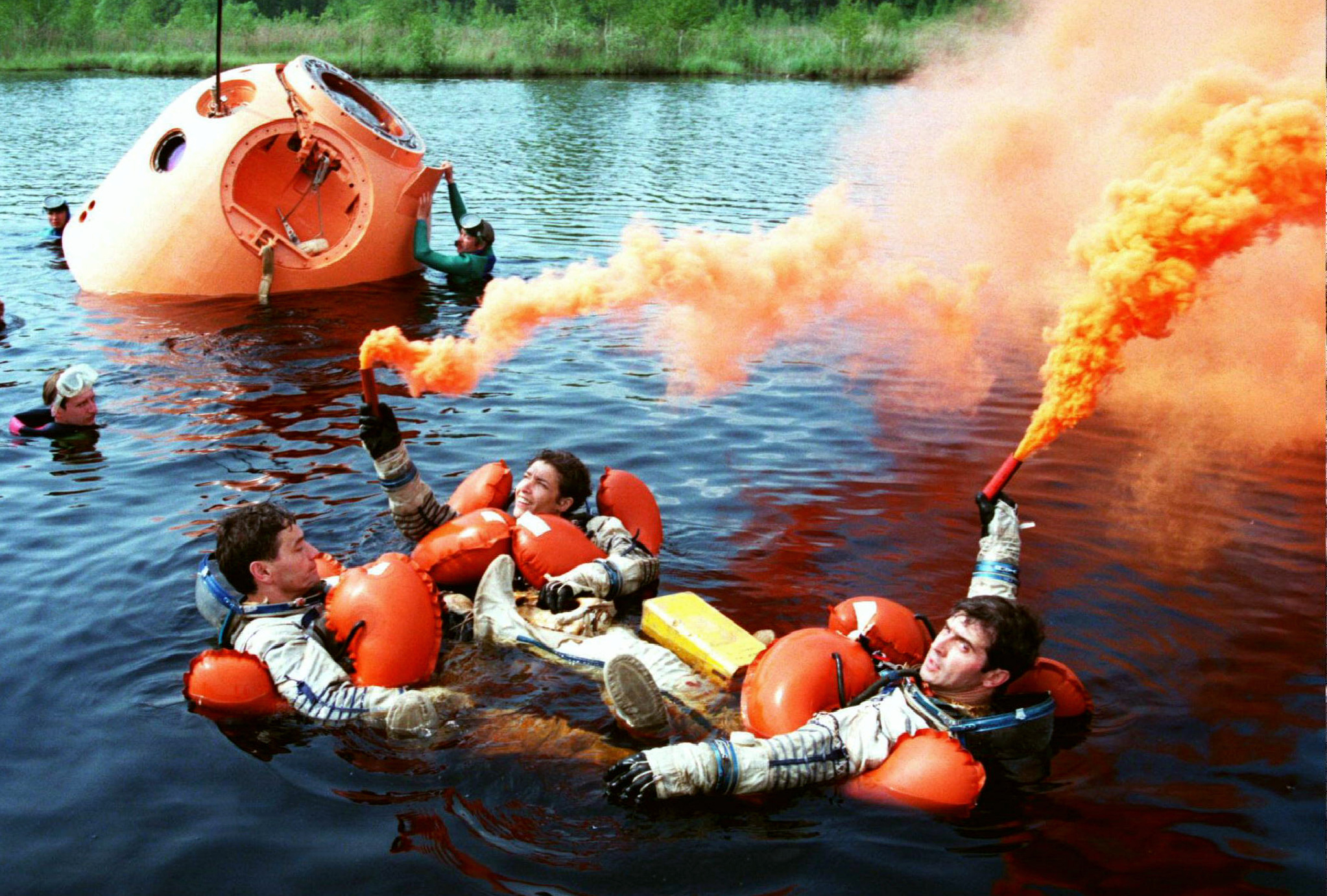 Valery Korzun of Russia, Claudie Andre Deshays and Leopold Eyharts of France signal to a rescue-helicopter in a lake in the outskirts of Moscow on May 31 during a training session for the landing of the space modul into water. Leopold Eyharts was a back up for Claudie Andre Deshays for a space flight on Russian orbital Mir station, shedulled for Summer of 1996.