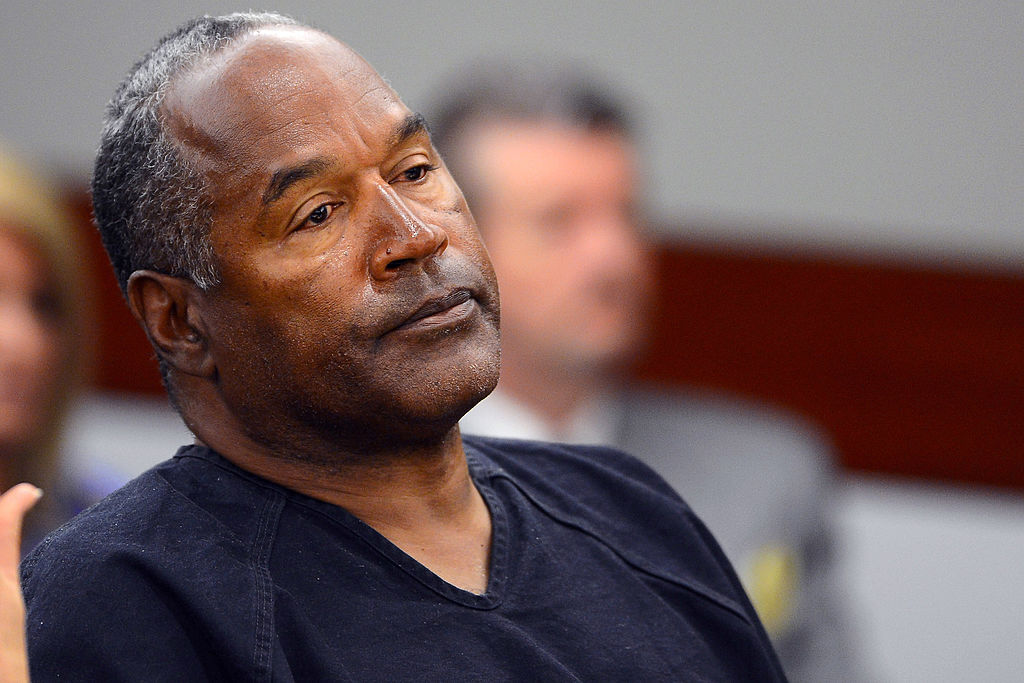 O.J. Simpson watches his former defense attorney Yale Galanter testify during an evidentiary hearing in Clark County District Court on May 17, 2013 in Las Vegas, Nevada.