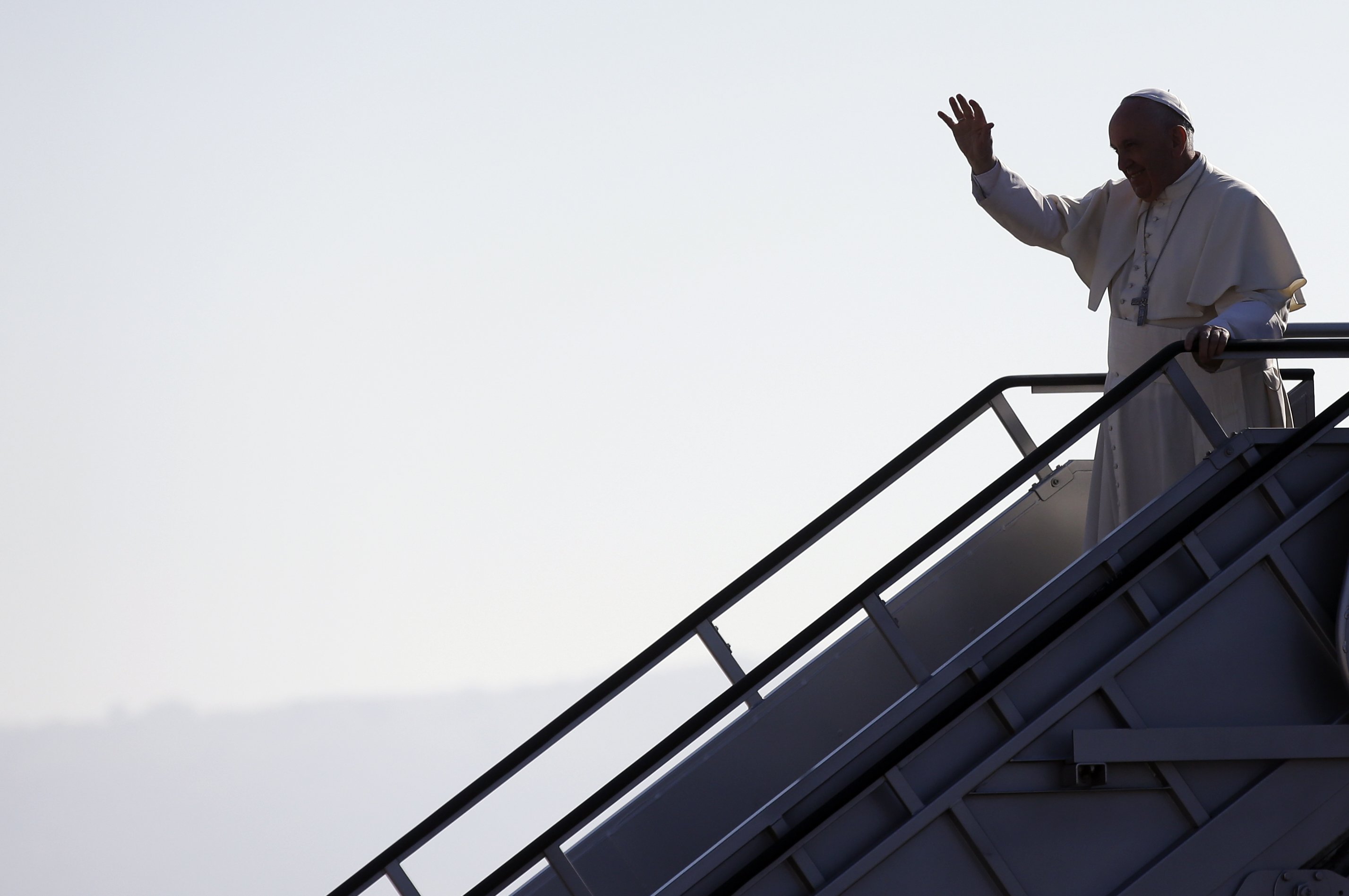 Pope Francis waves upon his arrival at the airport in Tuxtla Gutierrez, Mexico, on Feb. 15, 2016. (Gregorio Borgia—AP)