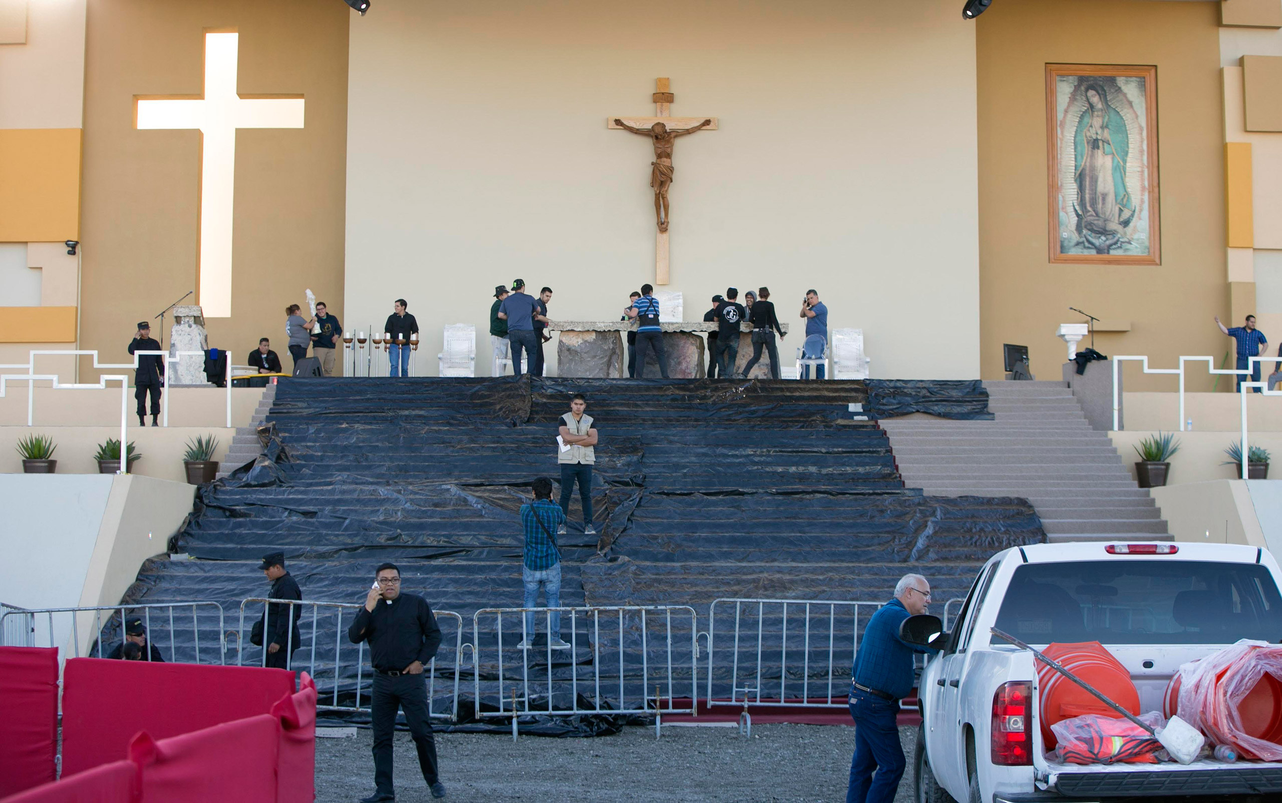 People set up the main stage where Pope Francis will perform mass at the fairgrounds in Ciudad Juarez, Mexico, Feb. 16, 2016. (David Wallace—The Arizona Republic/USA Today/Sipa USA)