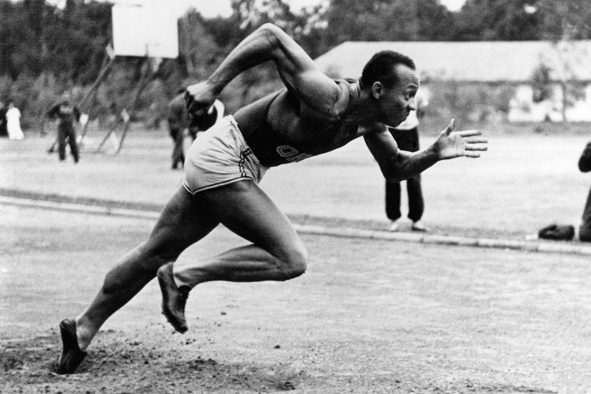 Jesse Owens (James Cleveland Owens) runs at the Olympic Summer Games in Berlin in 1936 (ullstein bild / Getty Images)