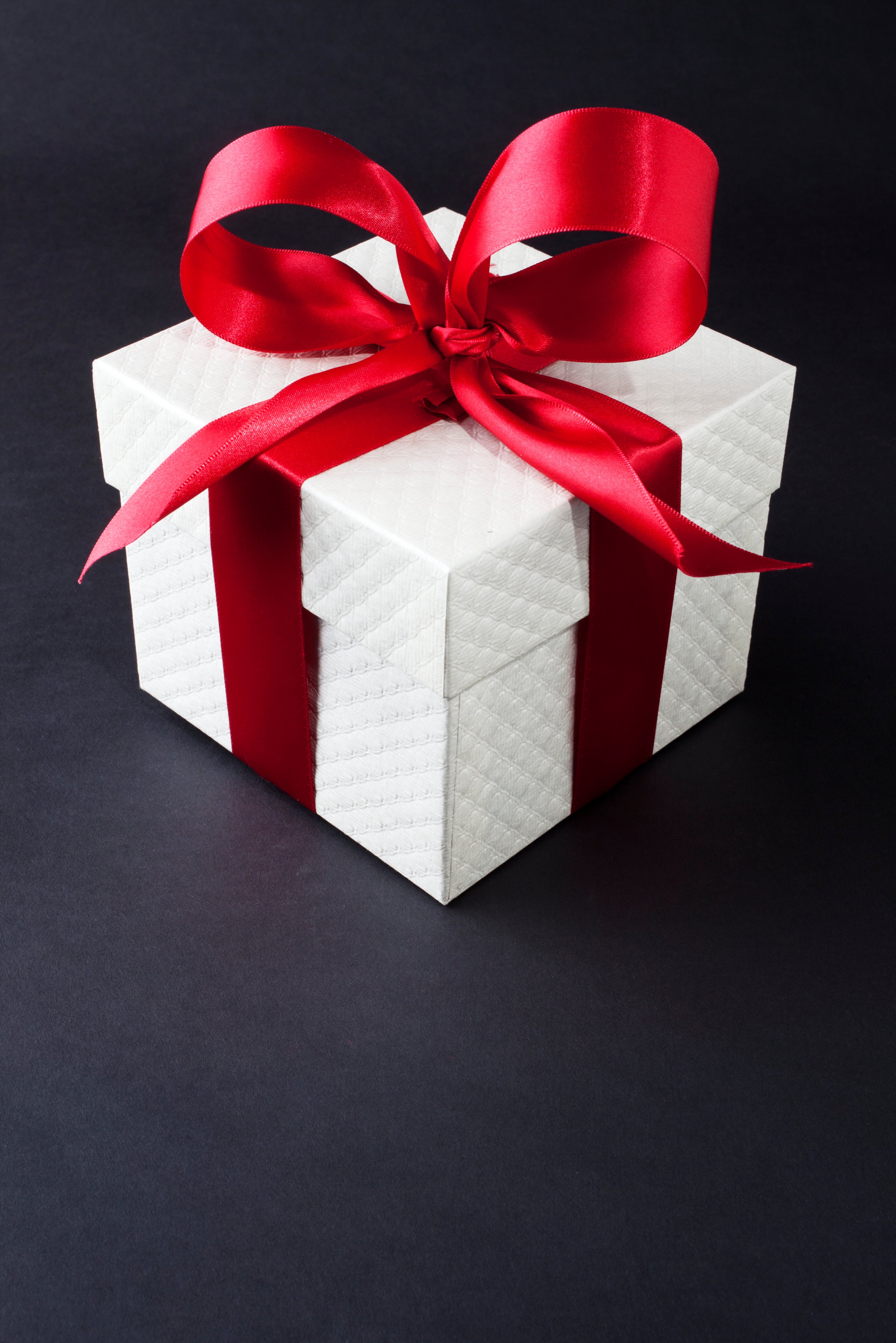 white-gift-box-red-bow