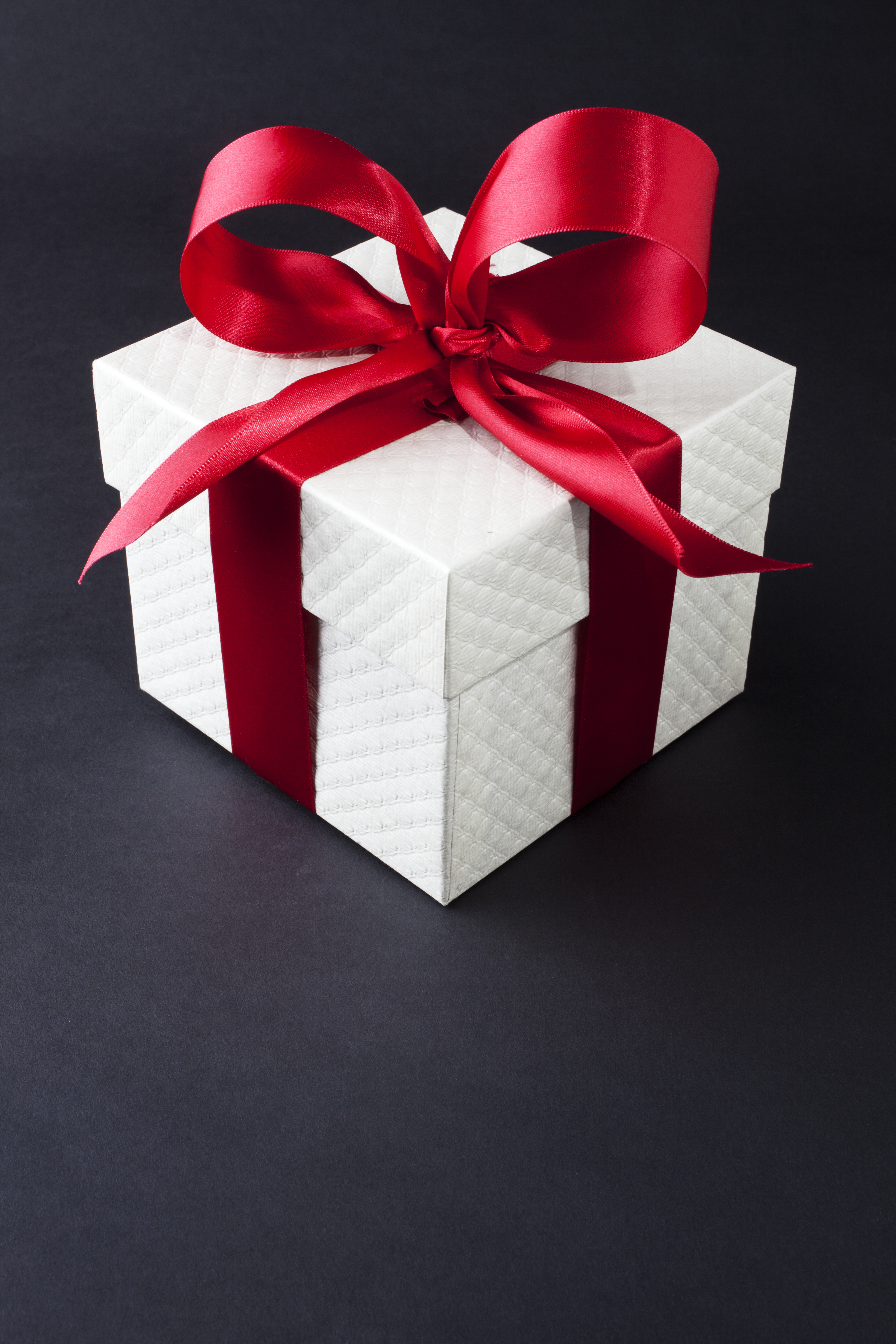 white-gift-box-red-bow