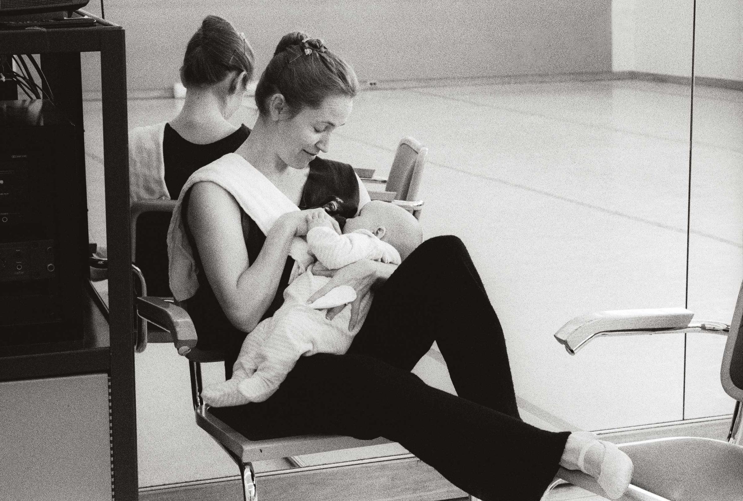 Tina feeds six-week-old Sasha in the rehearsal studio at San Francisco Ballet. 2003. Balancing Acts: Three Prima Ballerinas Becoming Mothers.