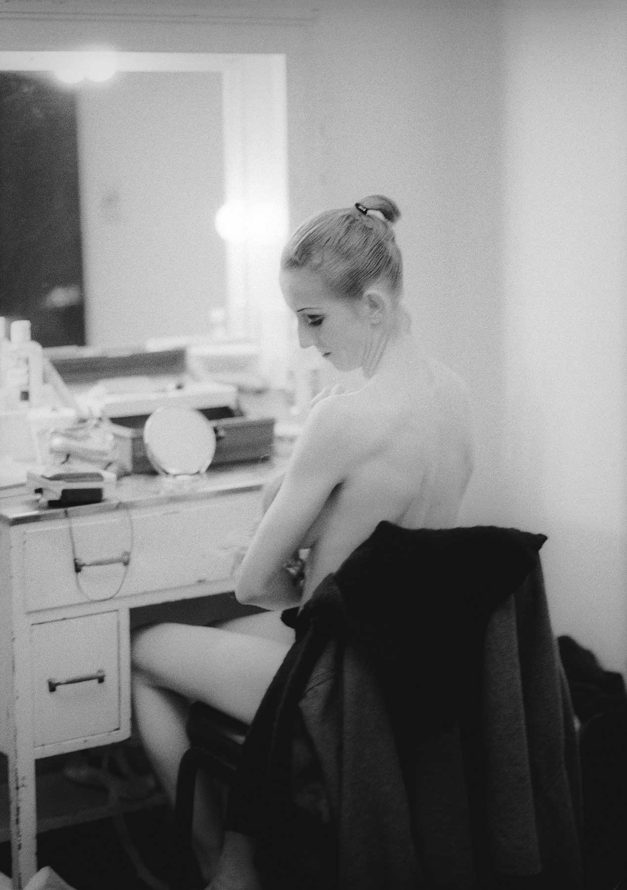 Katita breast-feeds James in her dressing room after a performance of George Balanchine's Bugaku. 2000. Balancing Acts: Three Prima Ballerinas Becoming Mothers.