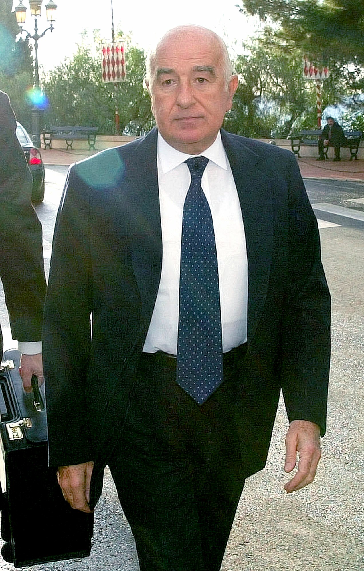 Joseph Safra at Monte Carlo's courthouse in Monaco on Nov. 21, 2002 (Lionel Cironneau—AP)