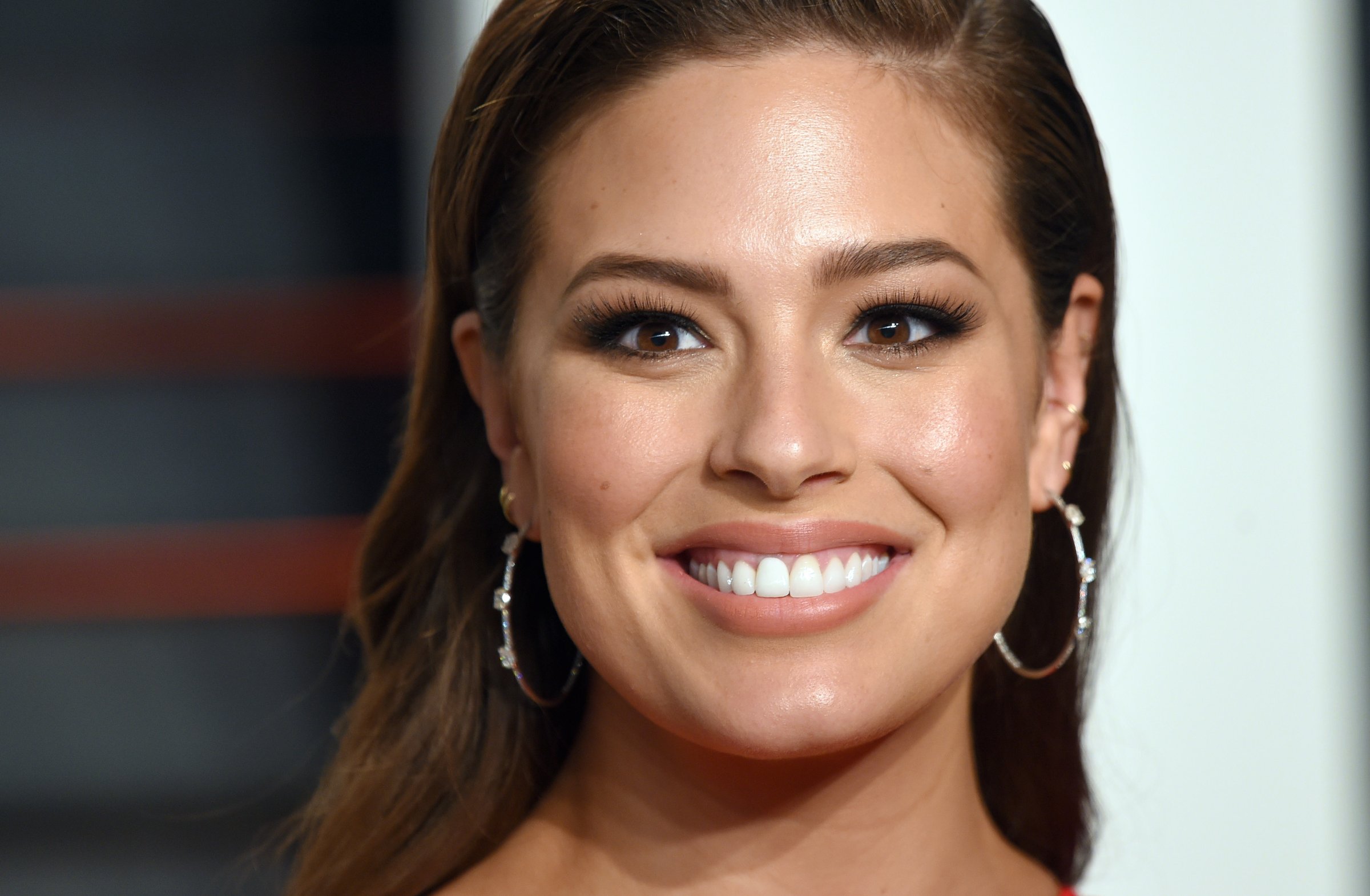 Ashley Graham attends the 2016 Vanity Fair Oscar Party Hosted By Graydon Carter at Wallis Annenberg Center for the Performing Arts on February 28, 2016 in Beverly Hills, California.