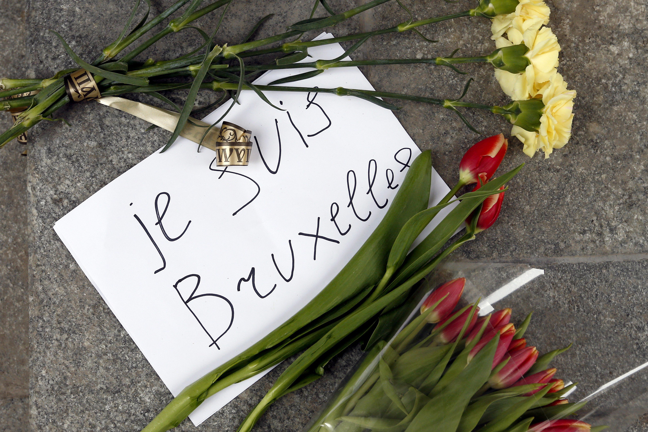 People bring flowers to the Belgian Embassy in Moscow to pay tribute to the Brussels terror attacks victims.