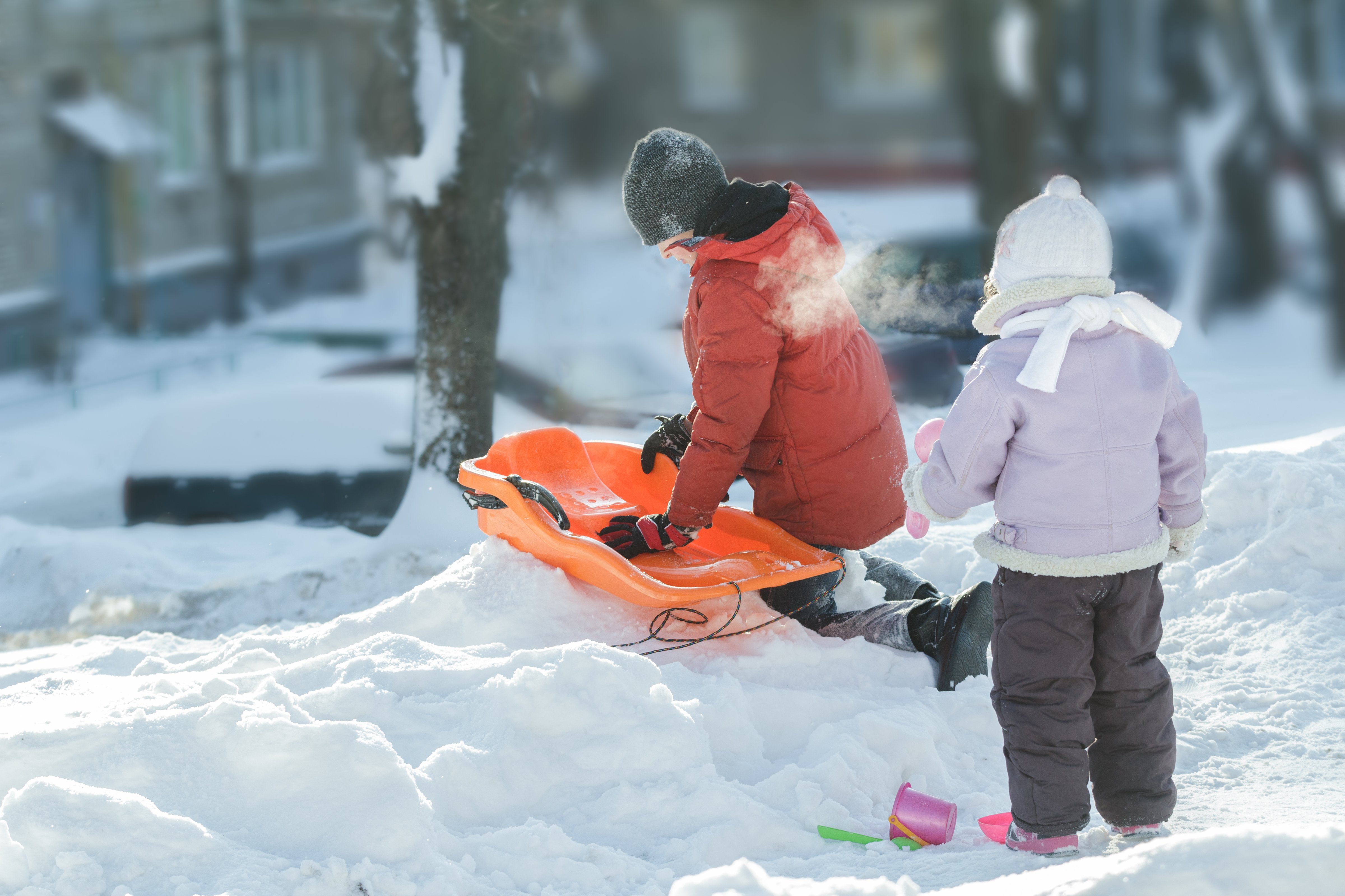 children-play-snow