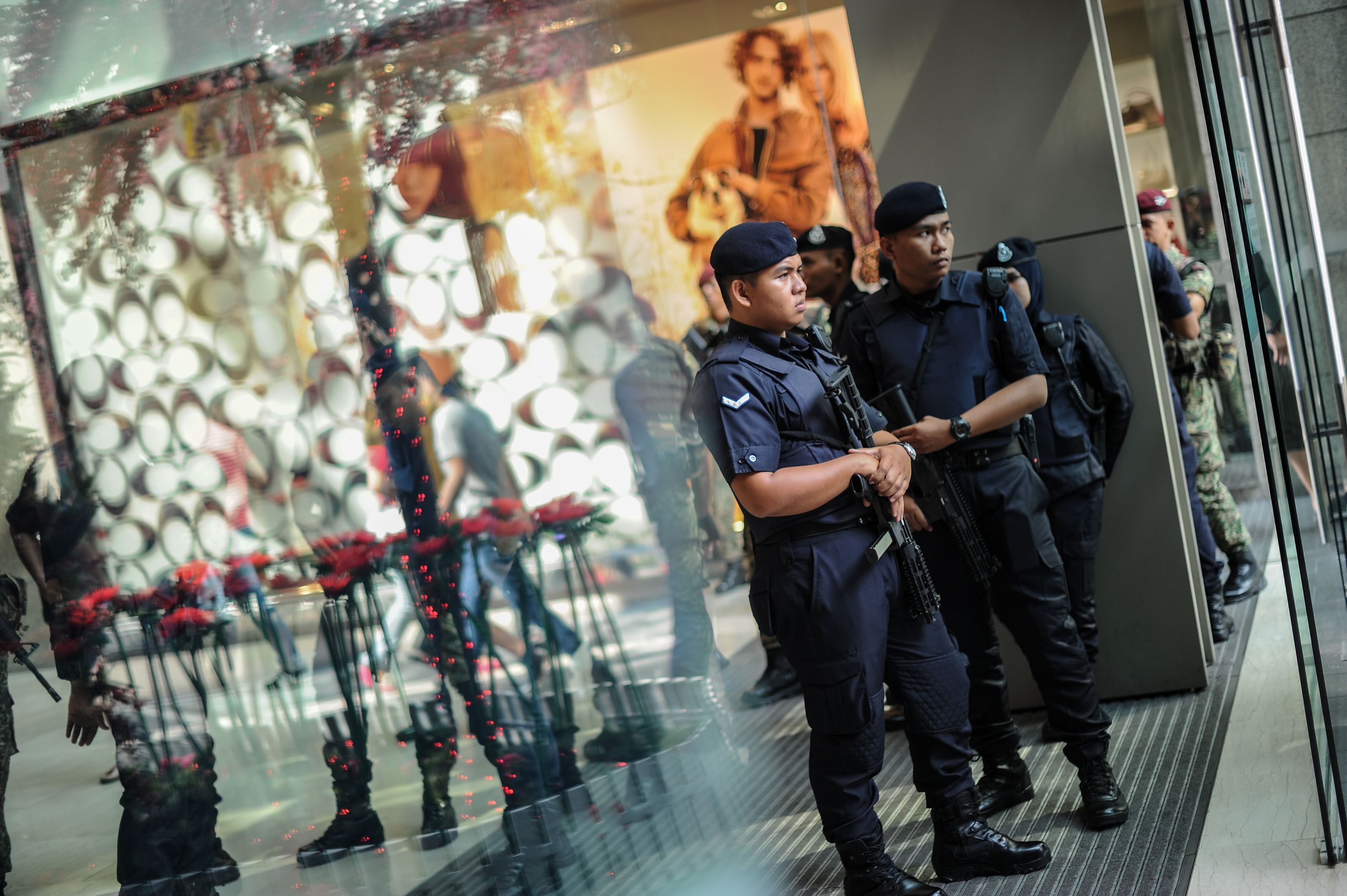 Malaysian police stand guard before the arrival of Prime Minister Najib Razak during a joint police-army exercise at a shopping mall in Kuala Lumpur on Feb. 22, 2016 (Mohd Rasfan—AFP/Getty Images)