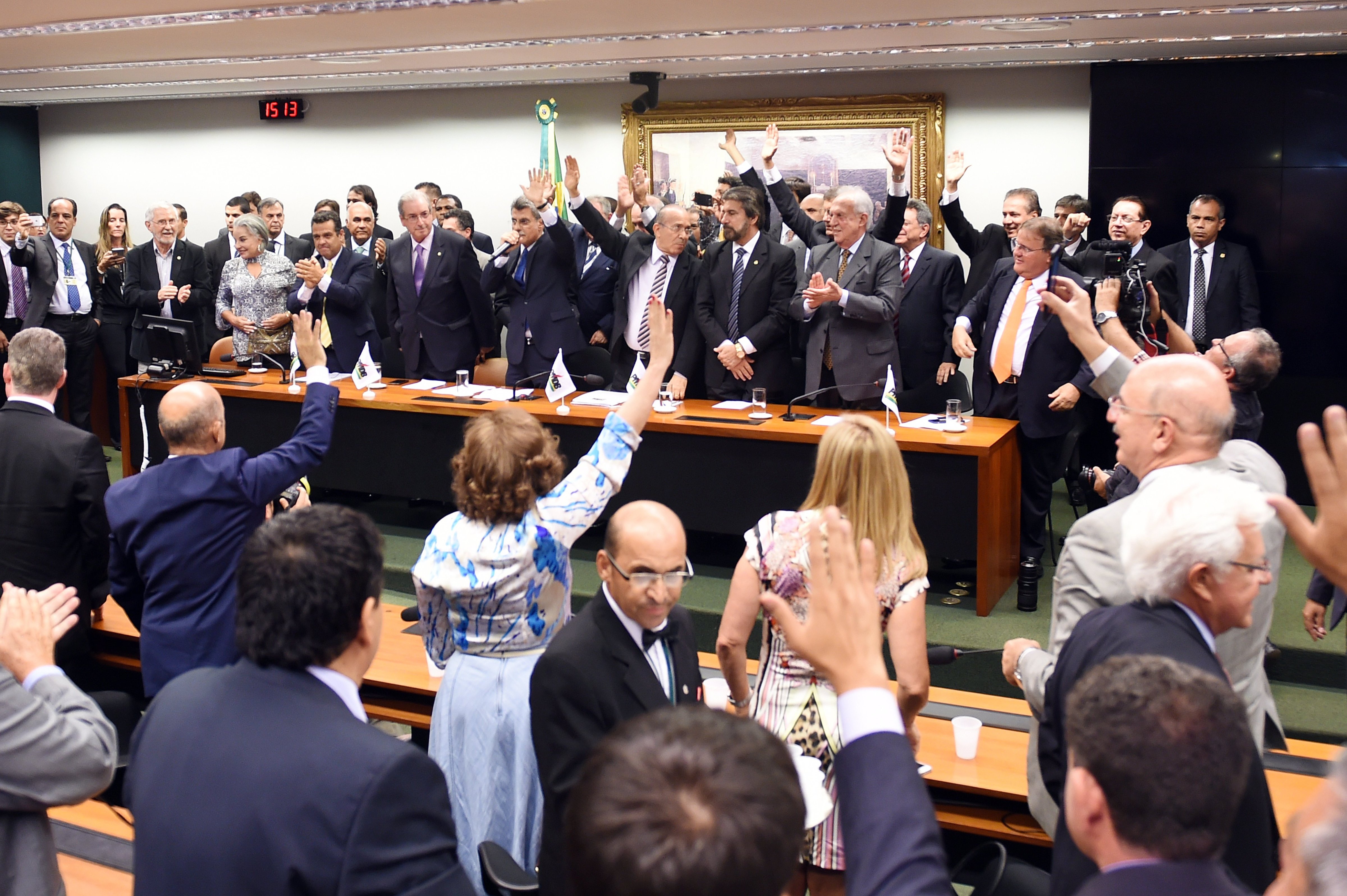 Brazil's PMDB party lawmakers unanimously vote for leaving the government coalition, at the PMDB's headquarters in Brasilia, on March 29, 2016. (EVARISTO SA—AFP/Getty Images)