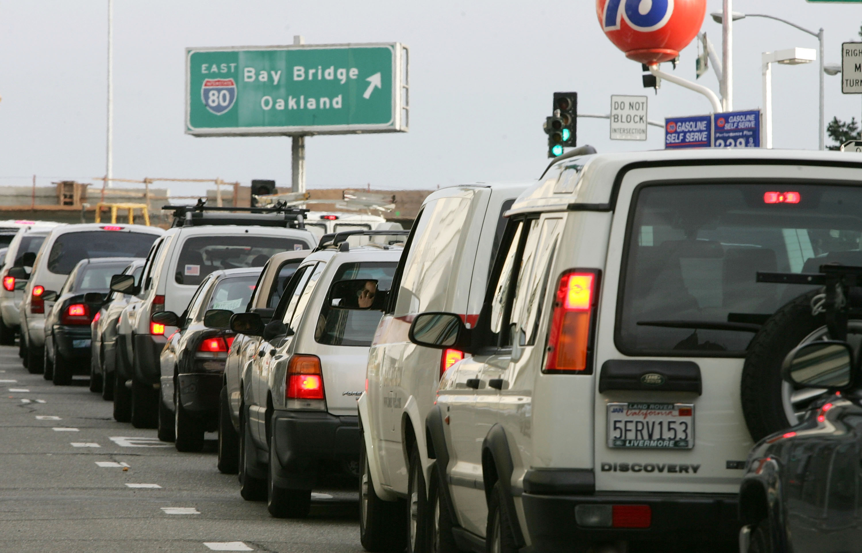 Cars sit in traffic February 17, 2005 in San Francisco, California. (Justin Sullivan&mdash;Getty Images)