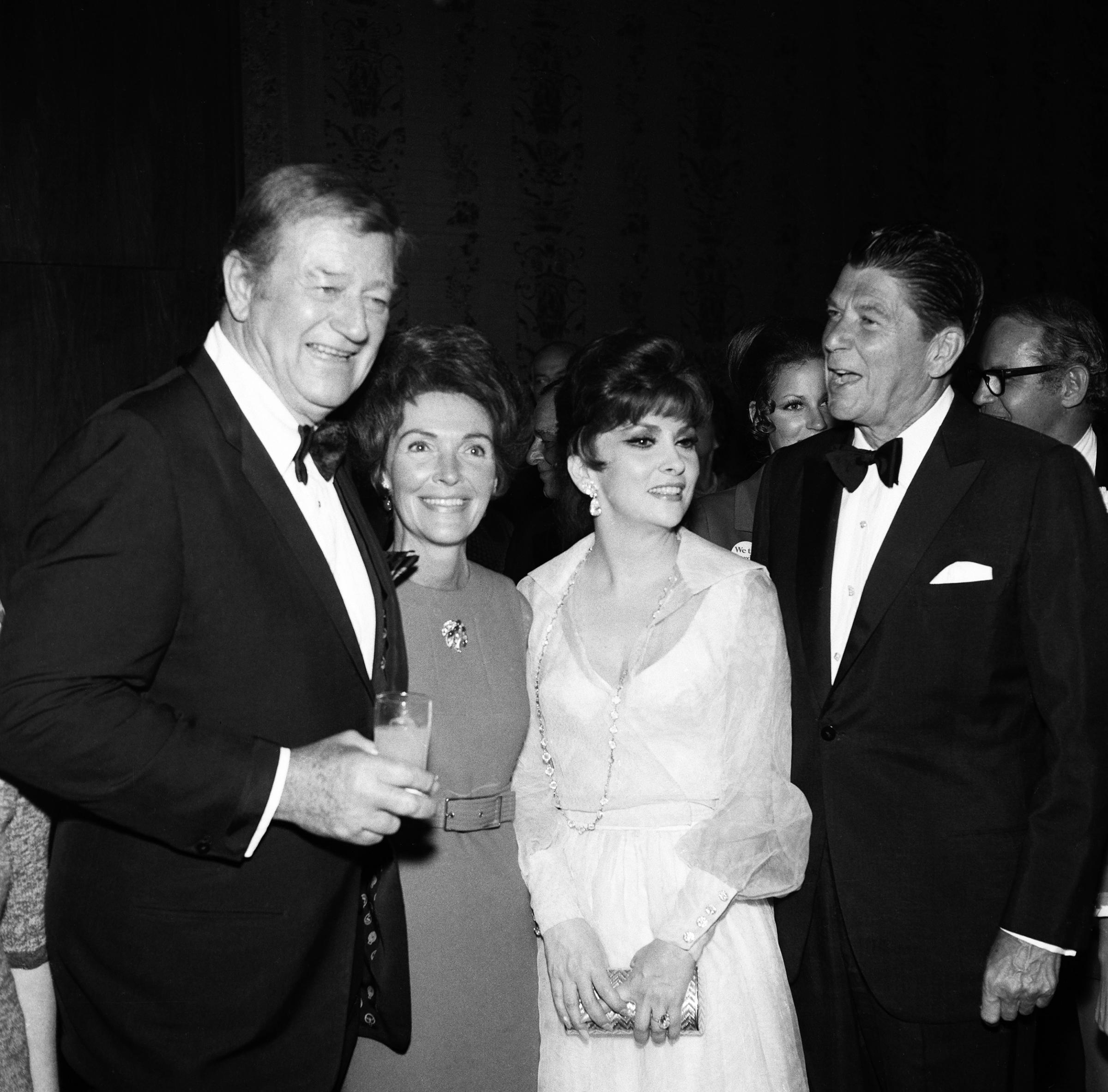 John Wayne, Nancy Reagan, Gina Lollobrigida and Ronald Reagan during the National Headliner Awards in in June 1970.