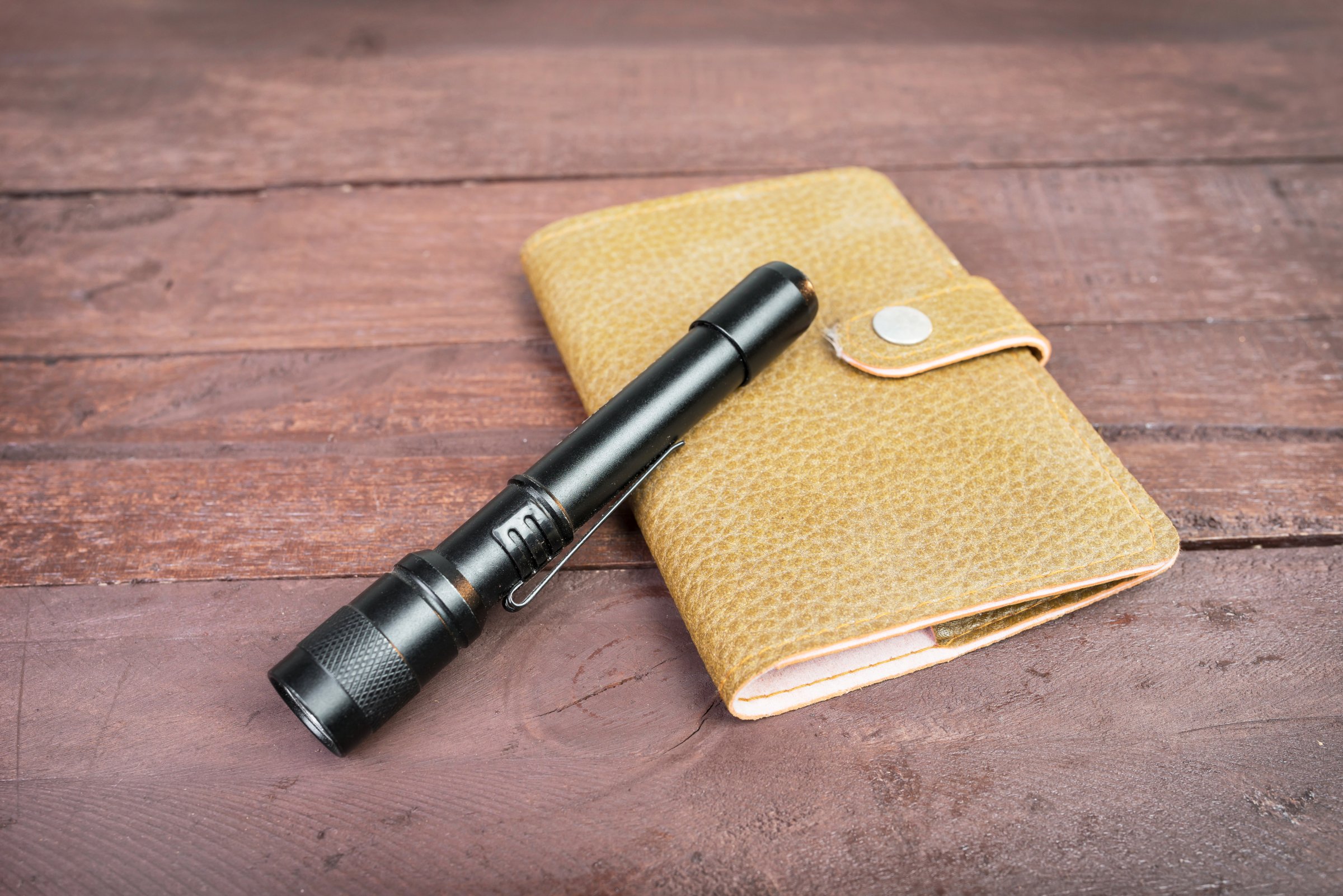 notebook-flashlight-table