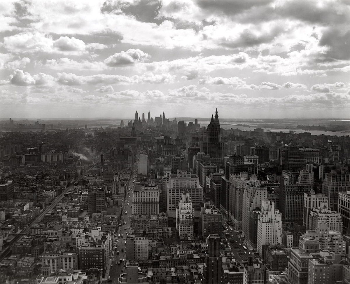 Circa 1930s:  New York City skyline (H. Armstrong Robert—Retrofile/Getty Images)