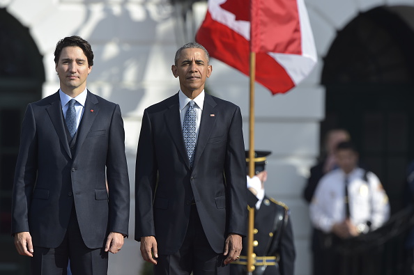 US President Barack Obama and Canada's Prime Minister Justin Trudeau take part in a welcome ceremony during a State Visit on the South Lawn of the White House in Washington, D.C., on March 10, 2016.