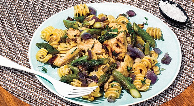 roasted-garlic-artichoke-and-asparagus-quinoa-pasta