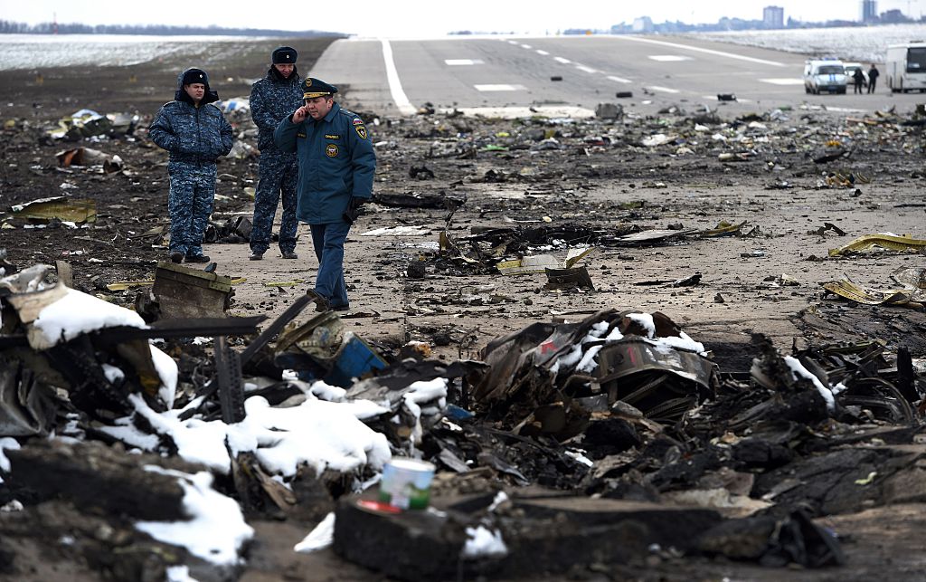 Russian Emergency Ministry rescuers examine the wreckage of a crashed airplane at the Rostov-on-Don airport on March 20, 2016. (VASILY MAXIMOV&mdash;AFP/Getty Images)