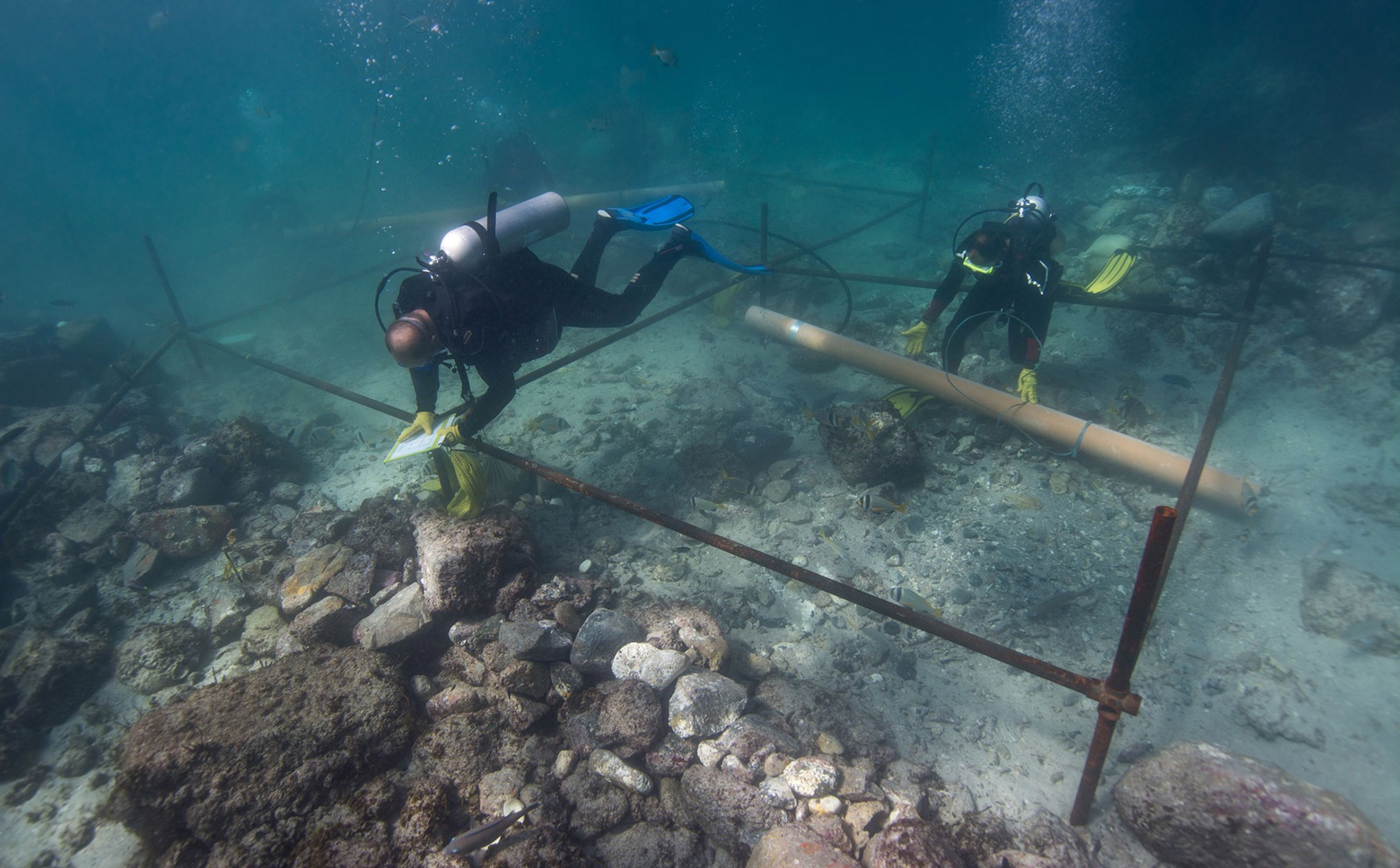 In this undated photo made available by Blue Water Recoveries company on Tuesday, March 15, 2016, divers excavate the wreck site of the Portuguese explorer Vasco da Gama's ship, Esmeralda which sank in a storm in May 1503 off the coast of Al Hallaniyah island in Oman's Dhofar region. (Blue Water Recoveries company via AP)