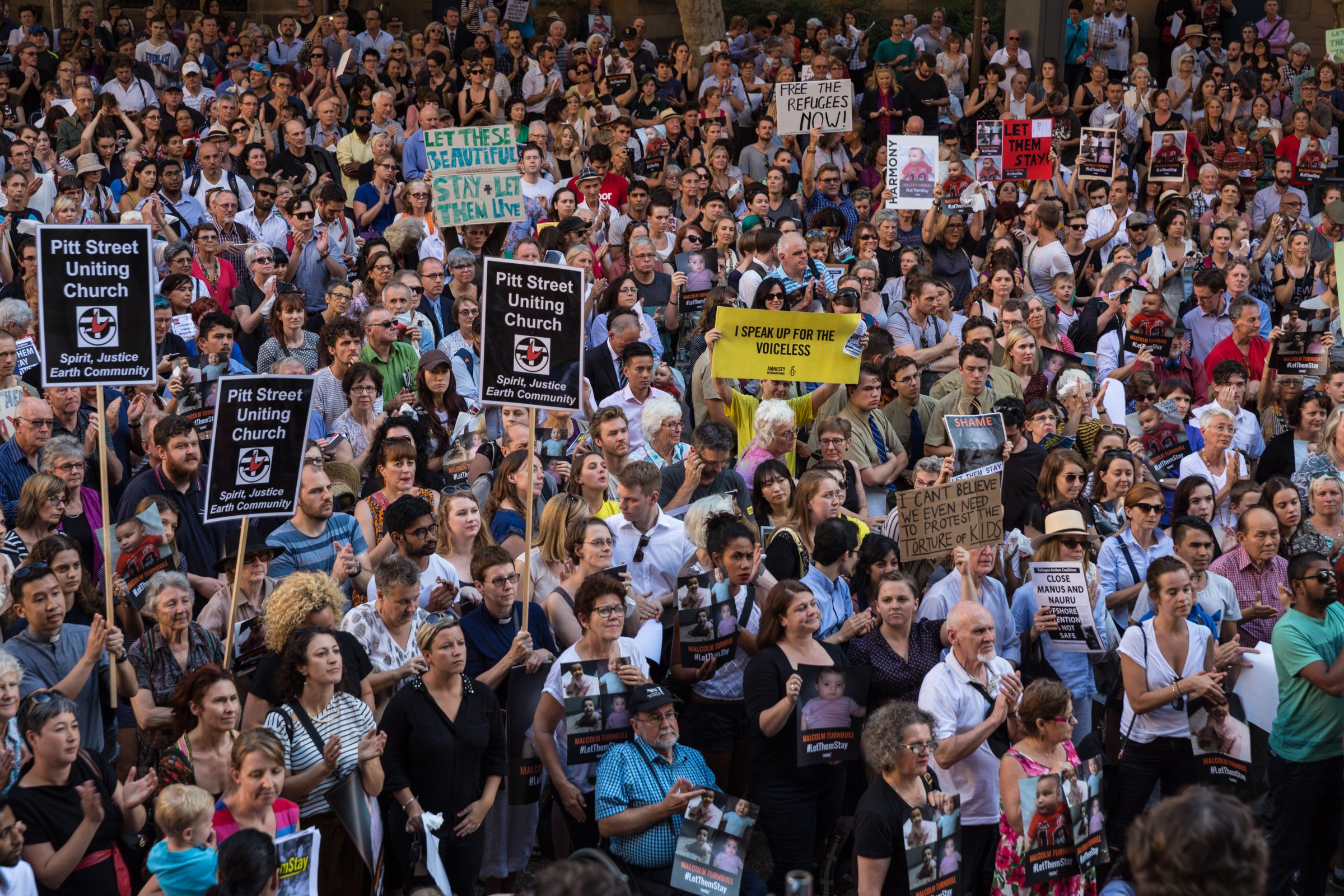 Australia: Thousands rally to let refugees stay