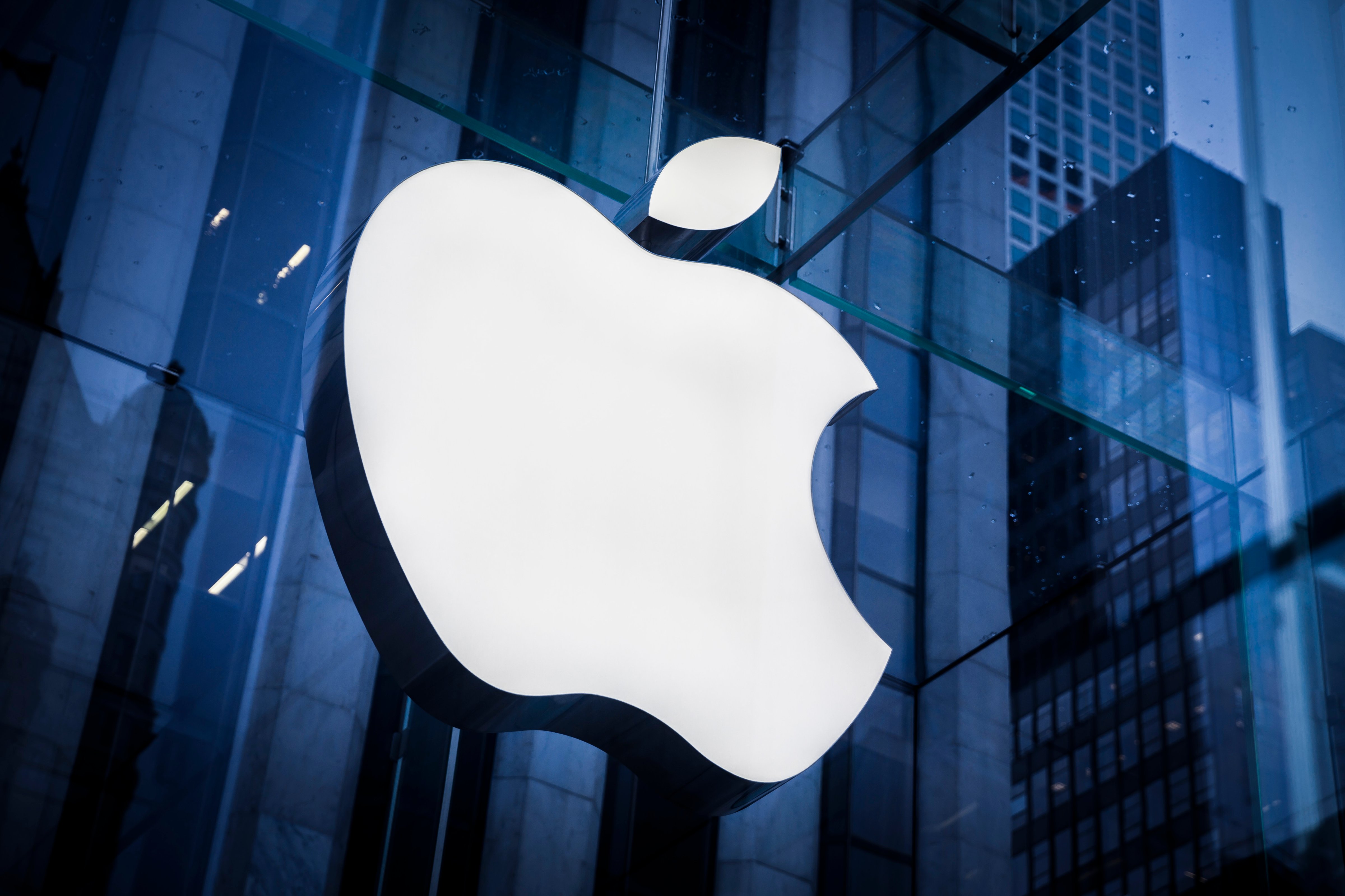 Apple's logo is seen at a  store in Manhattan on February 25, 2016 in New York, United States of America. (Thomas Trutschel&mdash;Photothek/Getty Images)