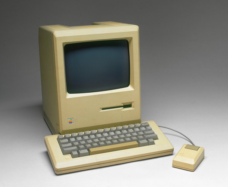 Компьютер Apple Macintosh, модель M001, c 1984 года.