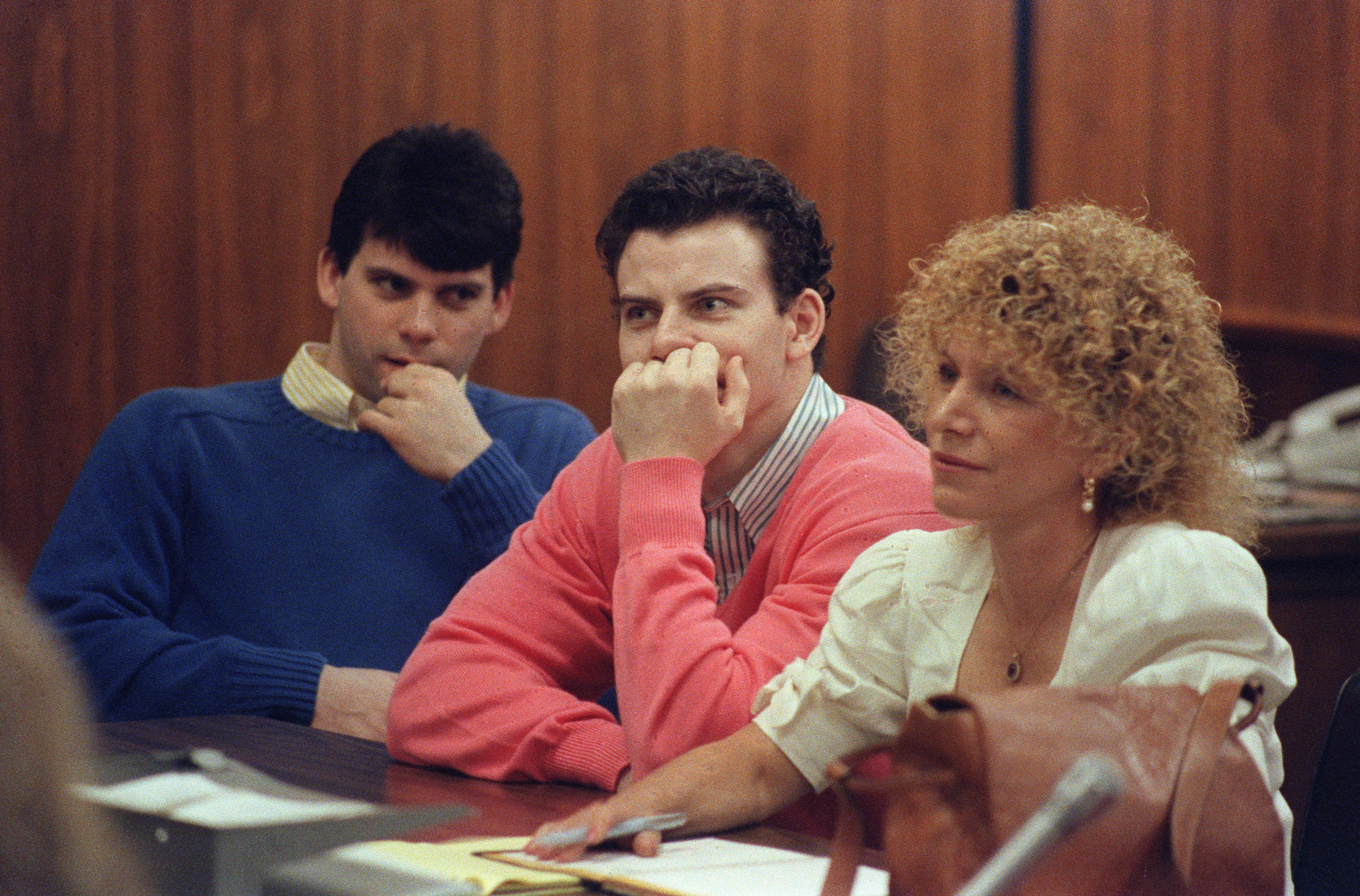 Erik Menendez (C) and his brother Lyle (L) are pictured, on Aug. 12, 1991 in Beverly Hills (Mike Nelson—AFP/Getty Images)