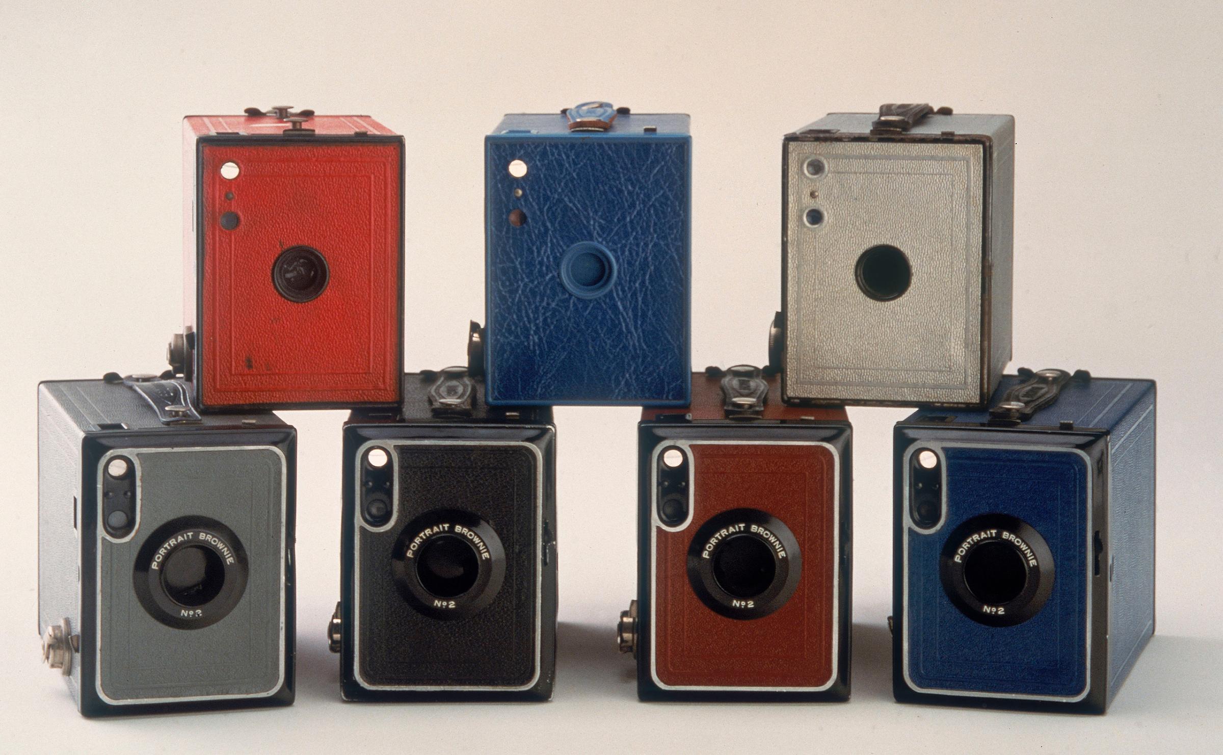 No 2 Portrait Brownie cameras in ï¿½fashionï¿½ colours, 1929-1935.
