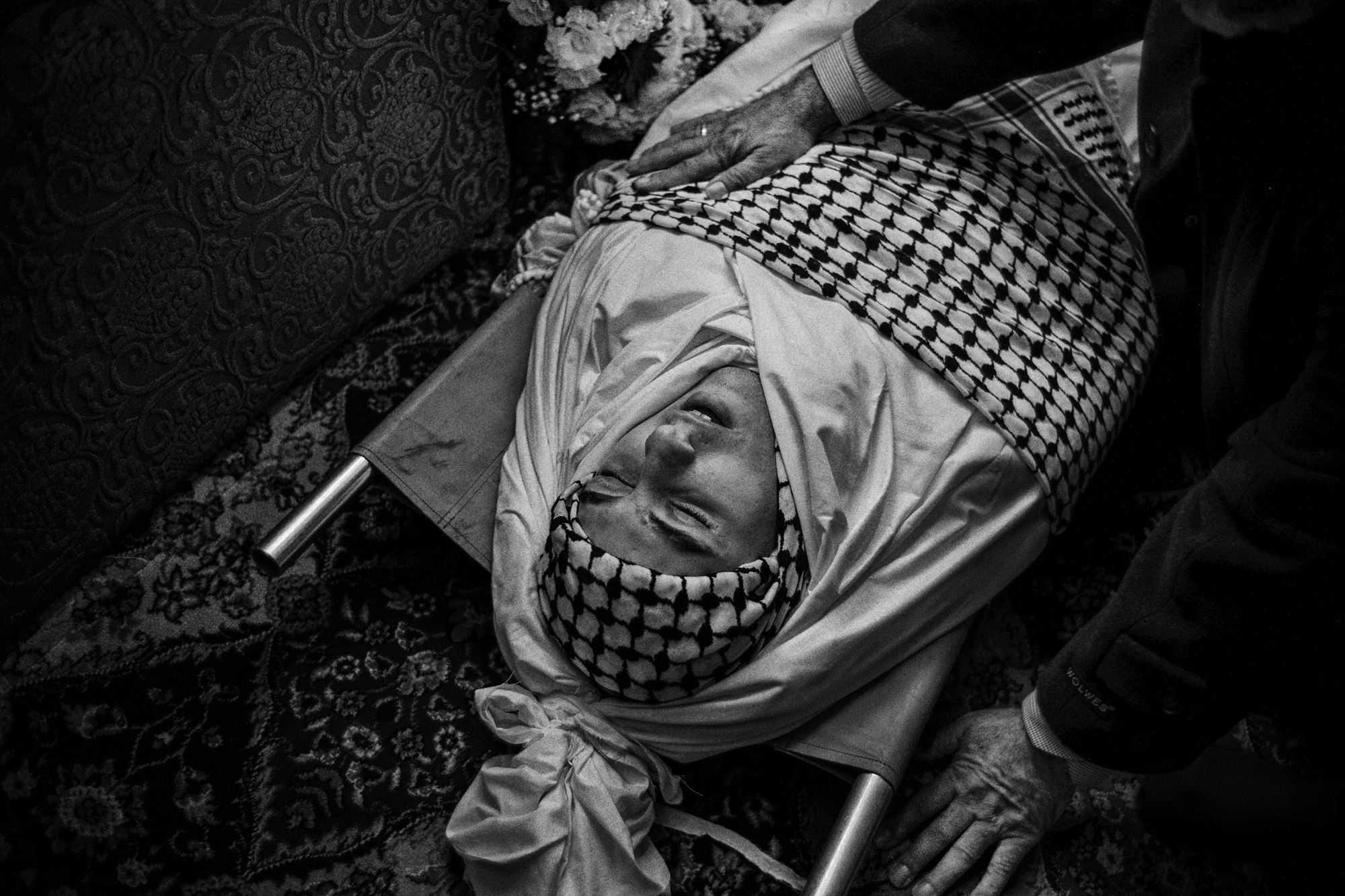 Shadi Arafa, a Palestinian mobile phone salesman who was killed during an attack in Gush Etzion, south of Jerusalem, is mourned in Hebron, November 2015. Israel's Ministry of Foreign Affairs stated Arafa was killed by Palestinian gunfire, but noted that official Palestinian sources said he was killed by Israeli forces.