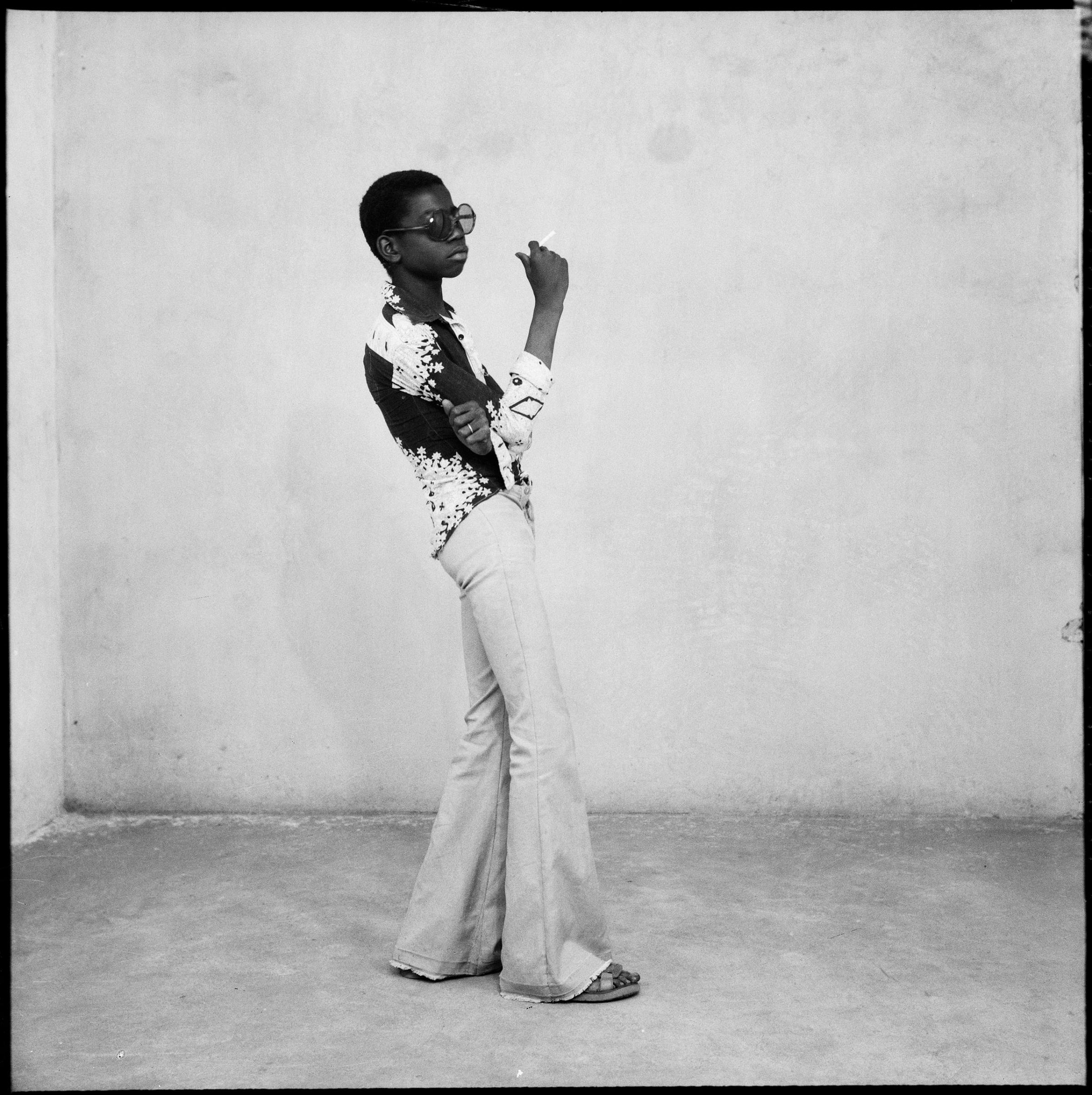 Photograph by Malick Sidibe, Yéyé en position, 1963.