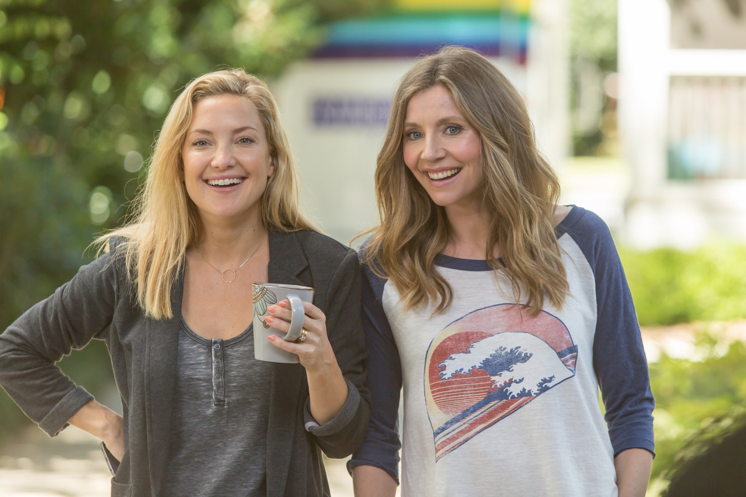 Kate Hudson and Sarah Chalke in Mother's Day.