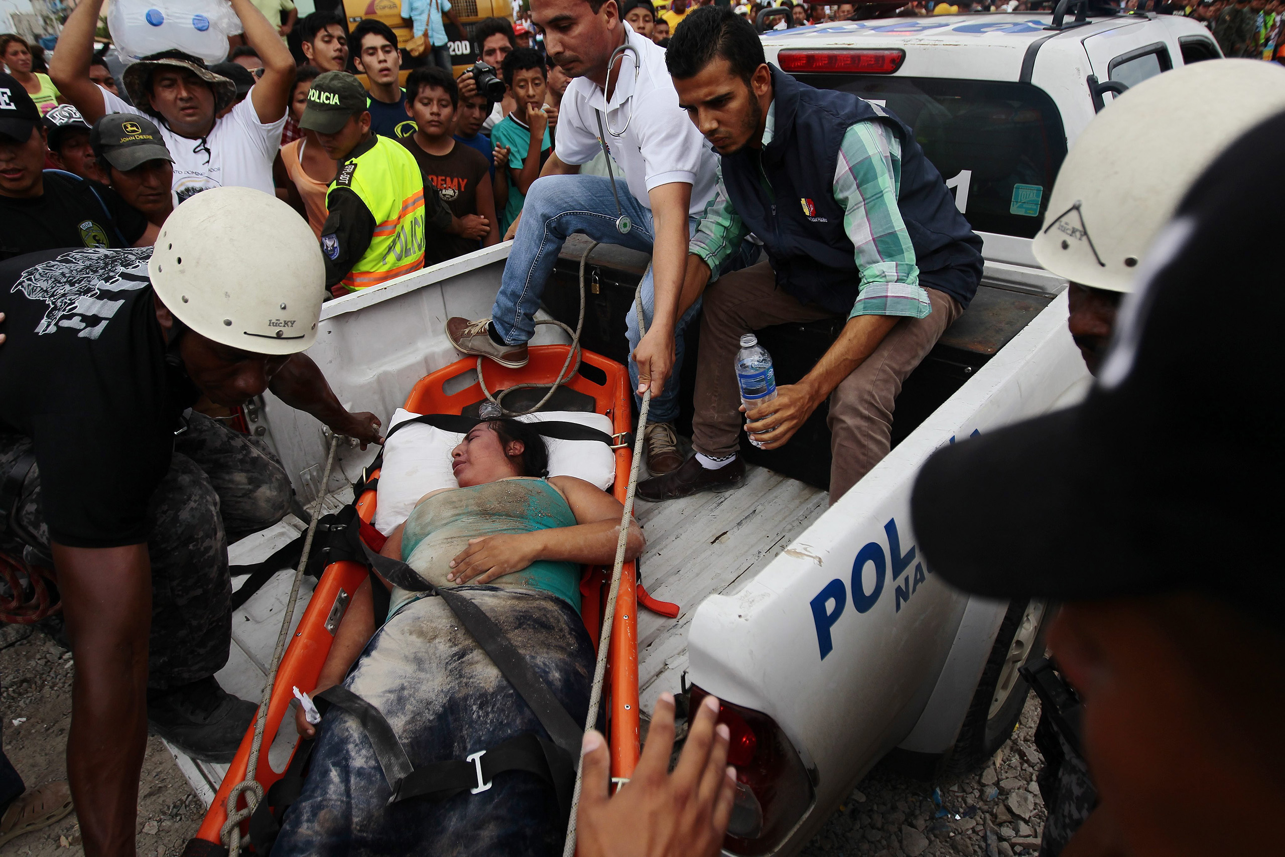 An injured woman is carried on a stretcher into a vehicle by a team of emergency services in Pedernales, Ecuador, April 17, 2016. A 7.8-magnitude earthquake hit the northern Ecuadoran coastal region the day earlier, killing at least 400 people as rescue operations continue. (Jose Jacome—EPA)