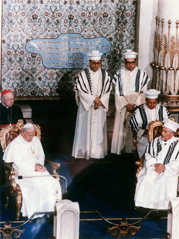 Pope John Paul II (L) April 13, 1986, in the Grand Synagogue of Rome with Jewish religious authorities. (STF / AFP / Getty Images)