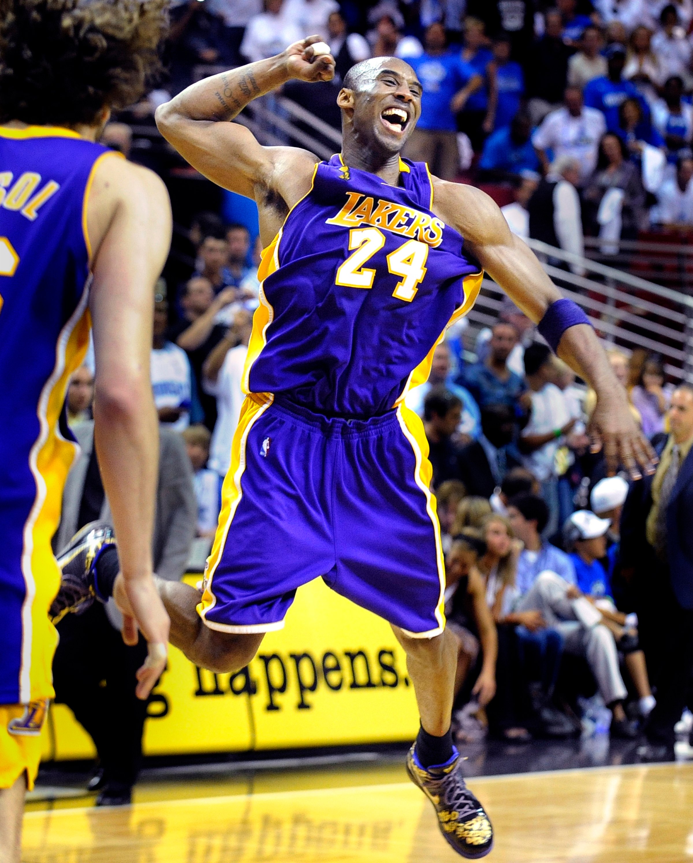 Los Angeles Lakers' Kobe Bryant celebrates defeating the Orlando Magic to win the NBA basketball championship, four games to one, on June 14, 2009 in Orlando, Fla.