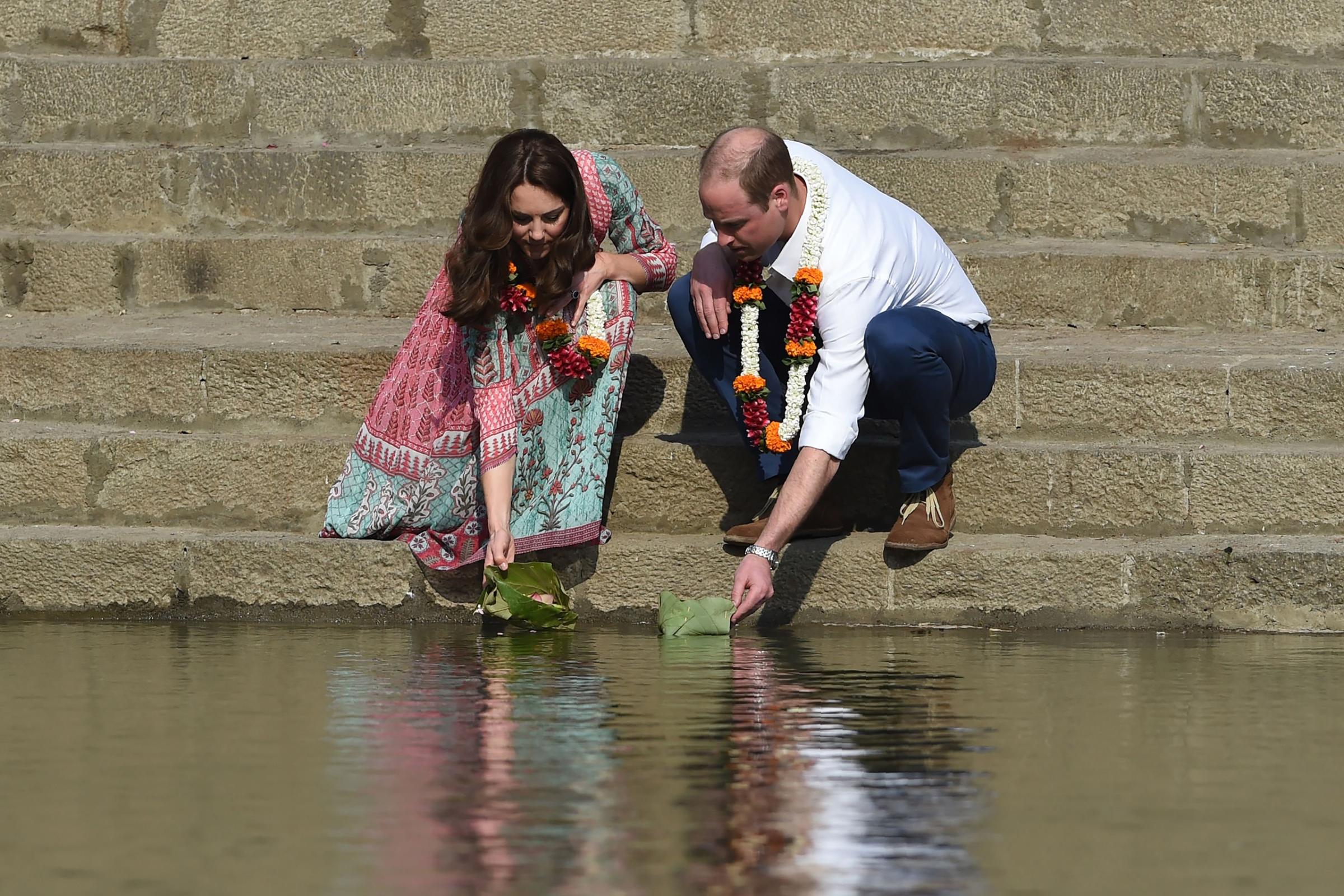 Prince William and Catherine visit the historic Banganga water tank in Mumbai on April 10, 2016.
