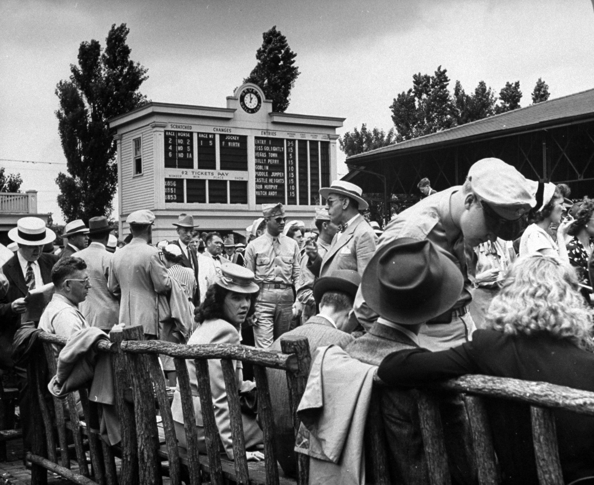Spectators attending the Kentucky Derby, 1945.