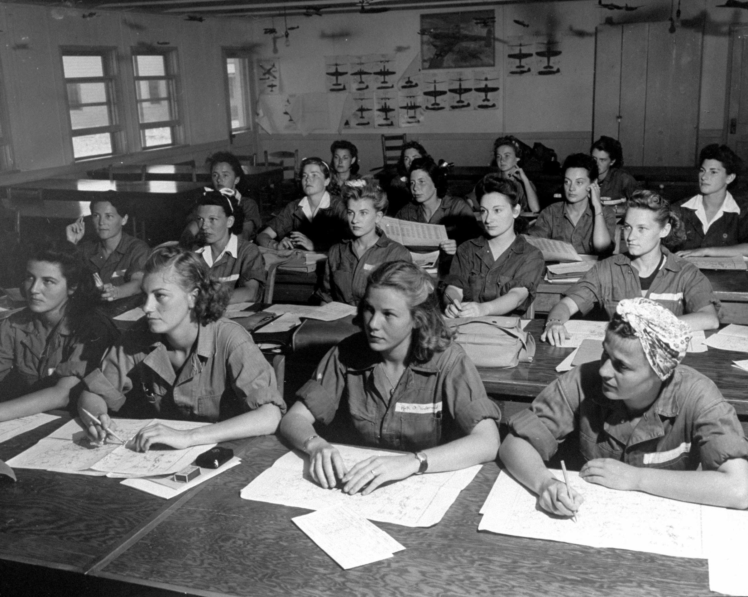 World War II female air force pilots, 1943
