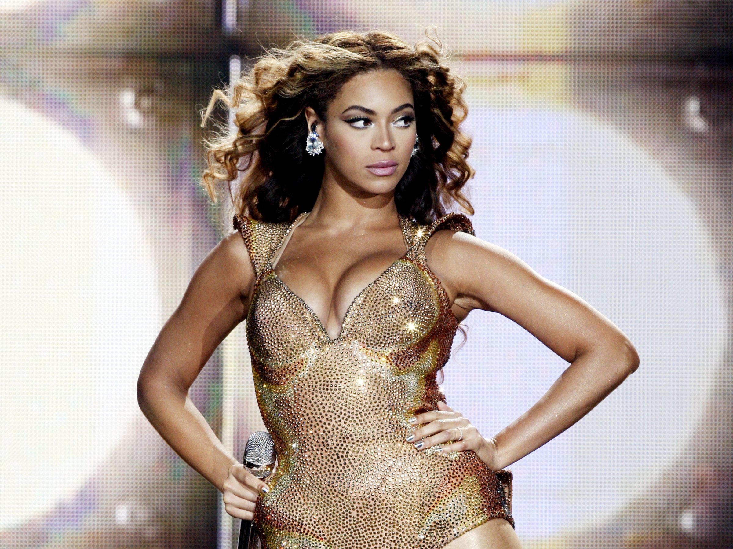 Beyonce performs at the Staples Center on July 13, 2009 in Los Angeles, California.