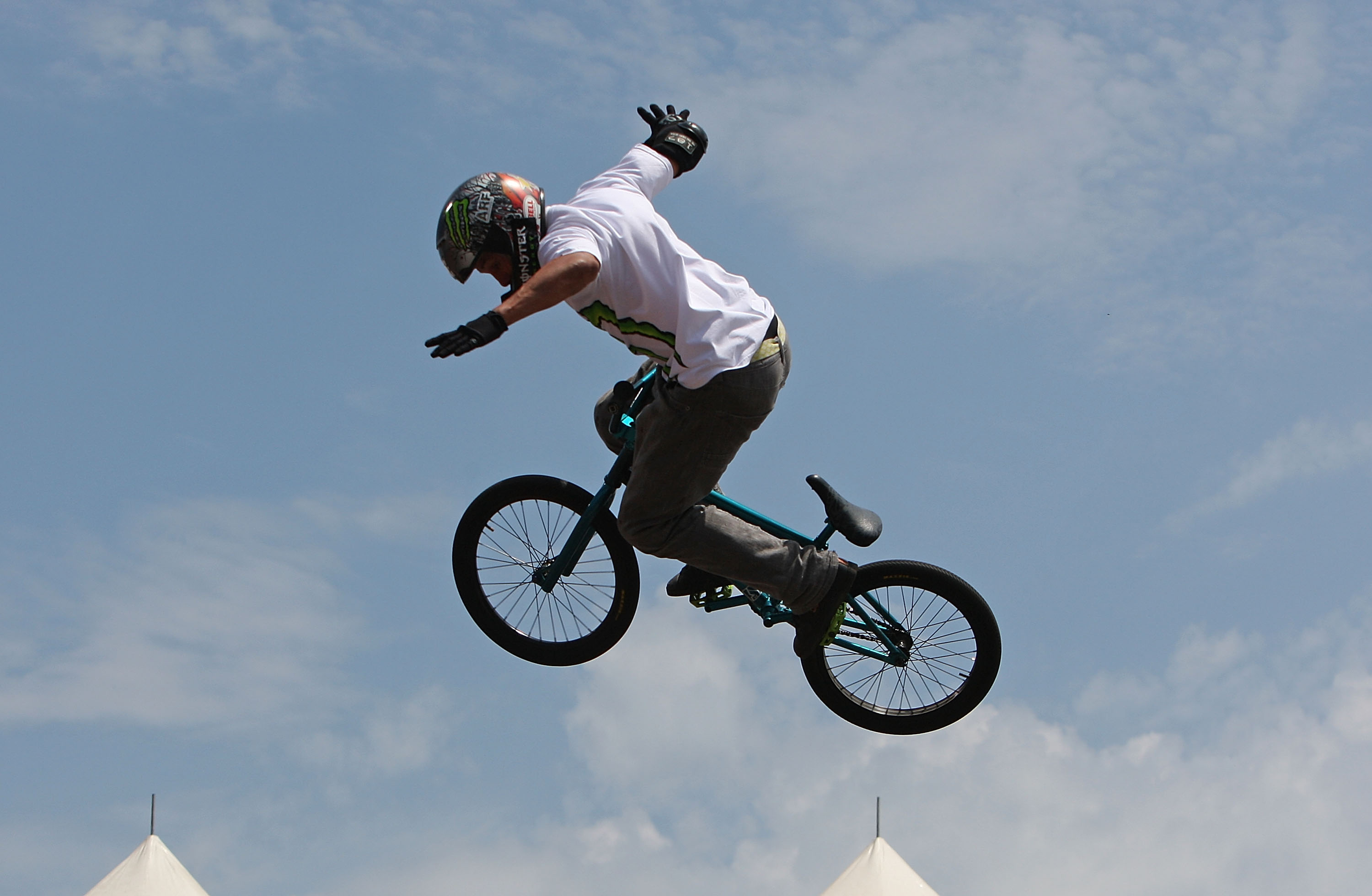 Dave Mirra performs on his way to first place during the BMX Park Final of the Nike 6.0 BMX Open on June 27, 2009 at Grant Park in Chicago, Illinois. (Jonathan Daniel/Getty Images)