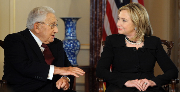 US Secretary of State Hillary Clinton (R) and former US Secretary of State Henry Kissinger participate in 
