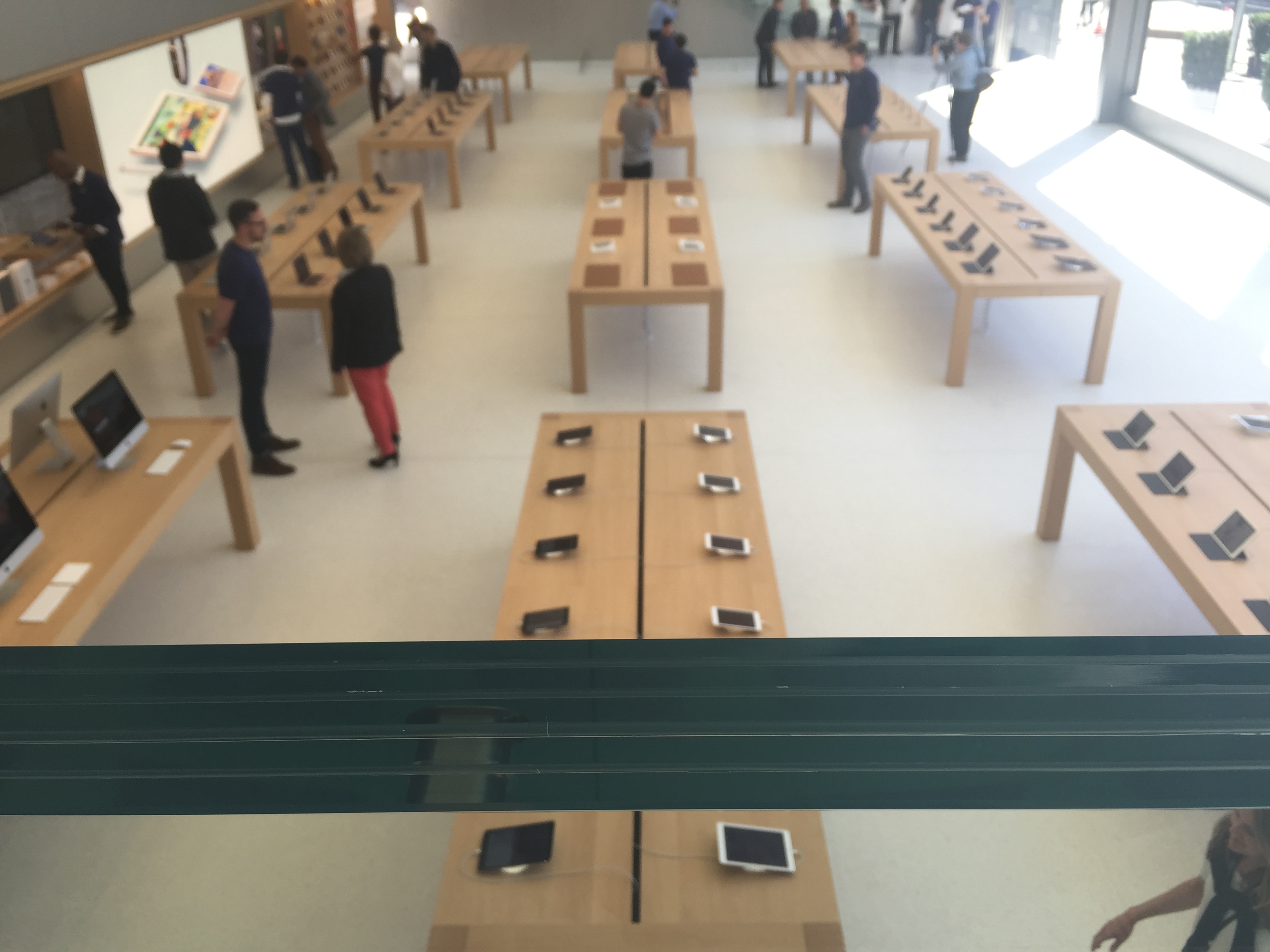 The "avenue" on the first floor of Apple's new flagship store in San Francisco. (Katy Steinmetz for TIME)