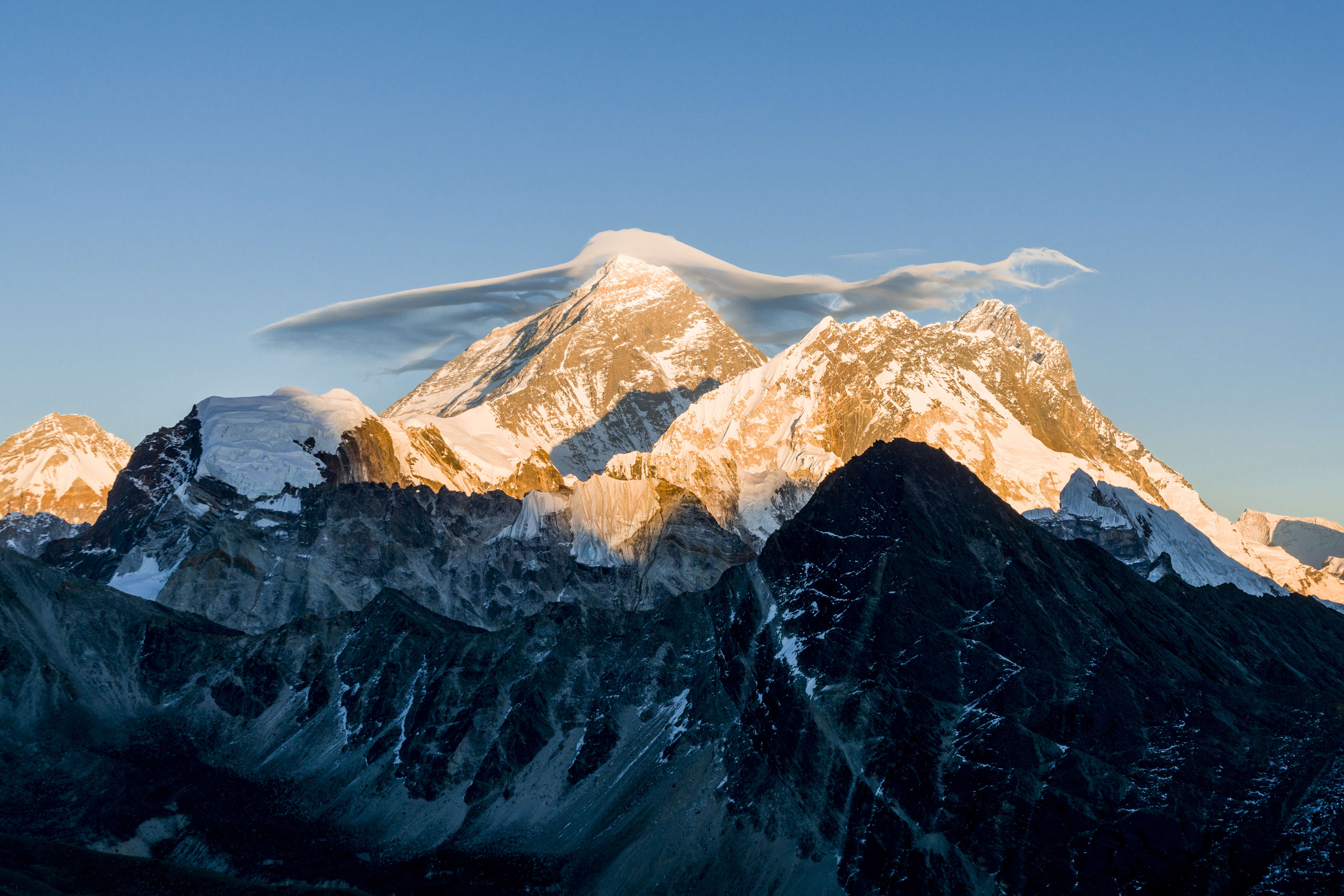 Эверест высота. Гора Джомолунгма Эверест. Гора Эверест 8848 метров. Высочайшая вершина мира Джомолунгма в Гималаях (8848 м).. Джомолунгма (Гималаи) - 8848.