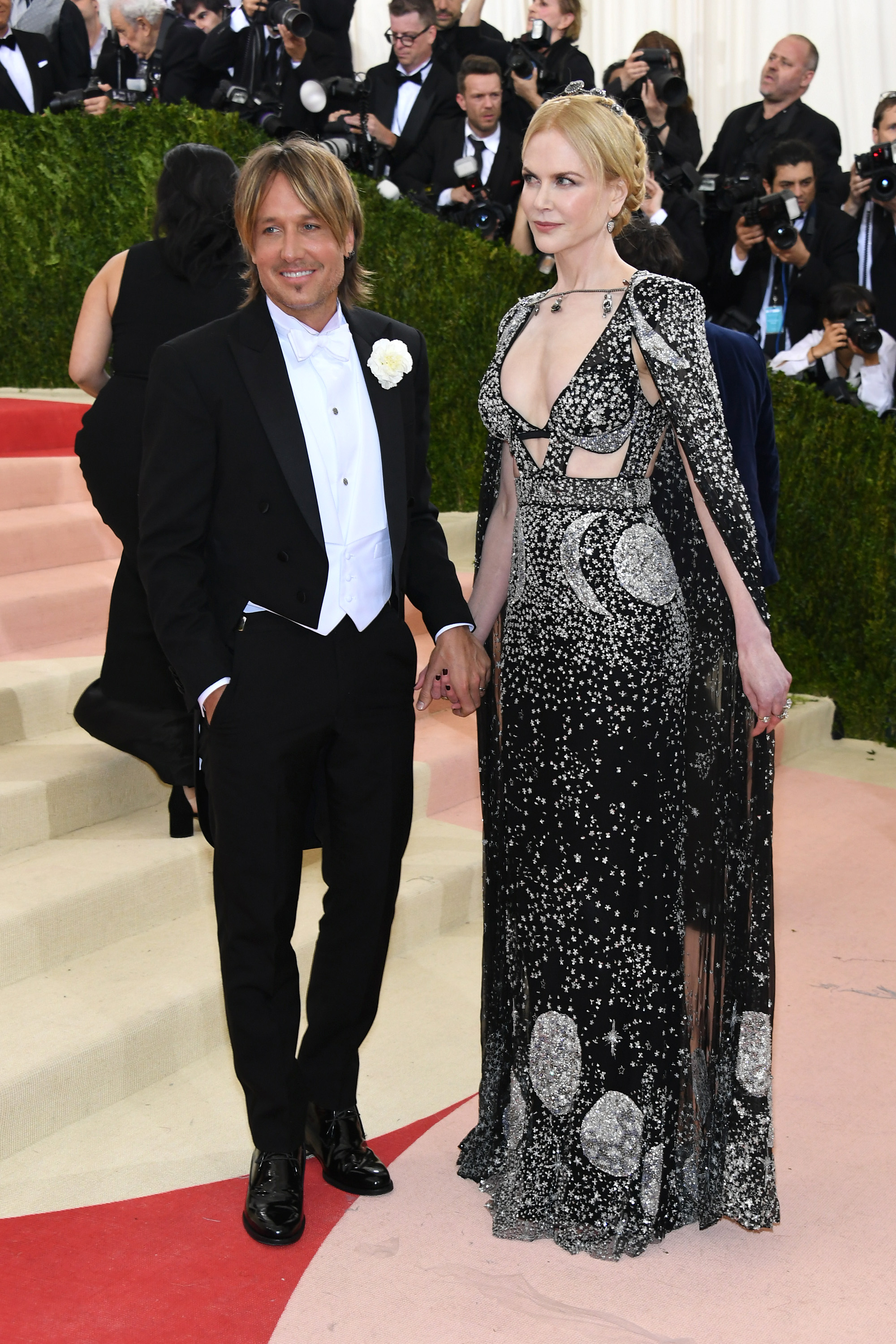 Keith Urban and Nicole Kidman attend "Manus x Machina: Fashion In An Age Of Technology" Costume Institute Gala at Metropolitan Museum of Art on May 2, 2016 in New York City.