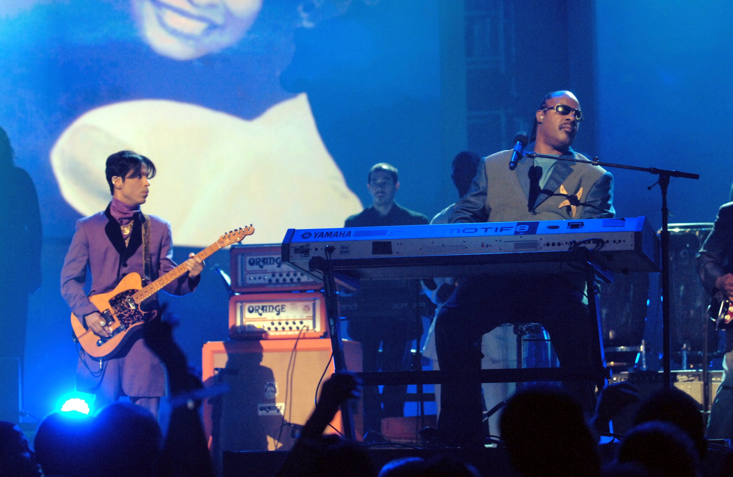 Prince and Stevie Wonder perform "Through the Fire" at the 6th Annual BET Awards in 2006.