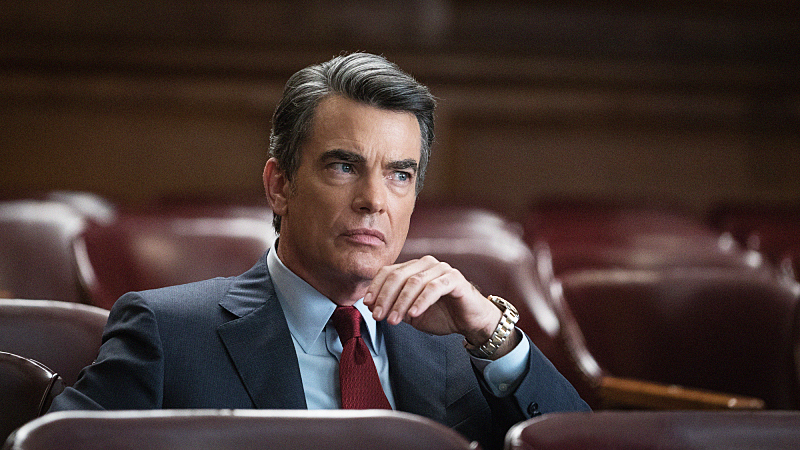 Peter Gallagher as Ethan Carver.