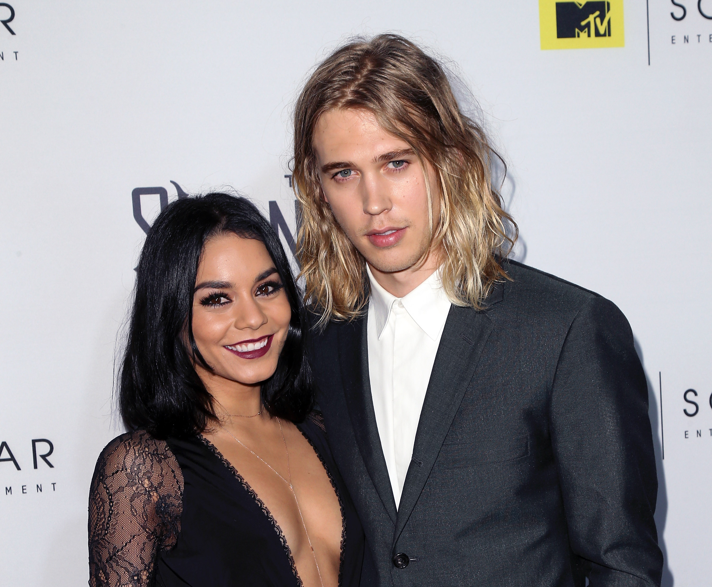 Actors Vanessa Hudgens (L) and Austin Butler attend the premiere of MTV's "The Shannara Chronicles" at iPic Theaters on Dec. 4, 2015 in Los Angeles, California. (David Livingston/Getty Images)